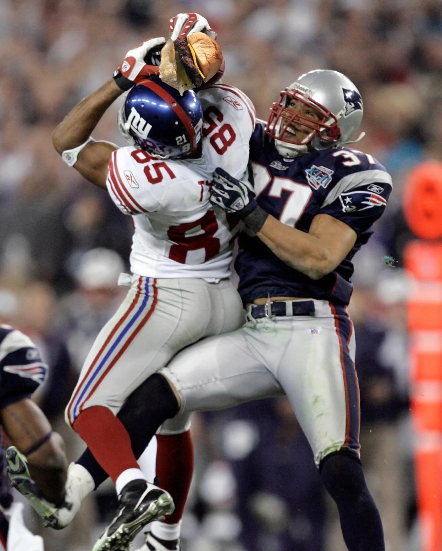 $1 Sliders are Back on Mondays!

We have Beef, Pulled Pork or Chicken! Each for Only $1!

Come check out Giants vs Patriots tonight at 6:15pm and sit by a fireplace on the rooftop!

🍔🔥🏈