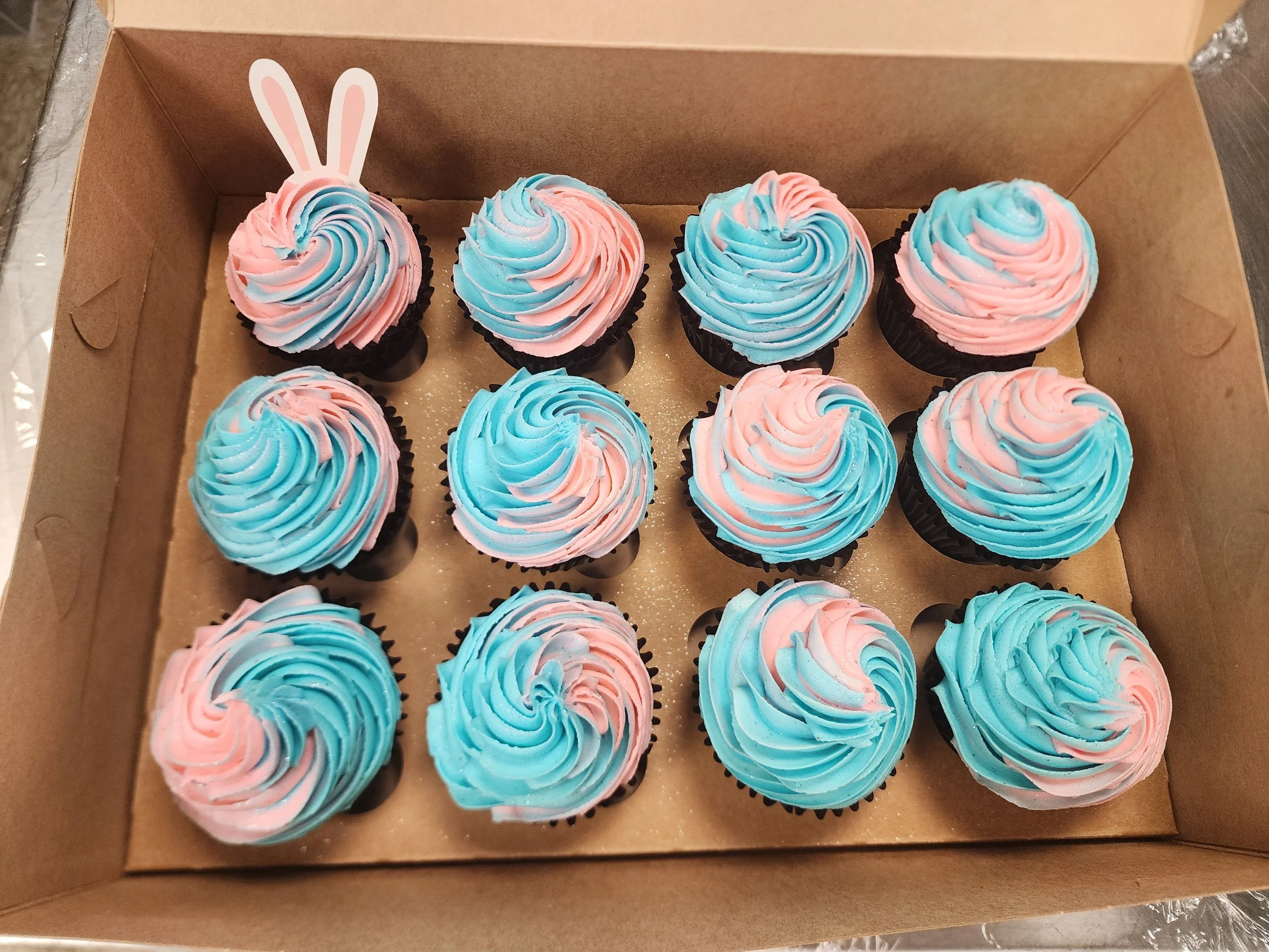 Gender reveal cupcakes.jpg