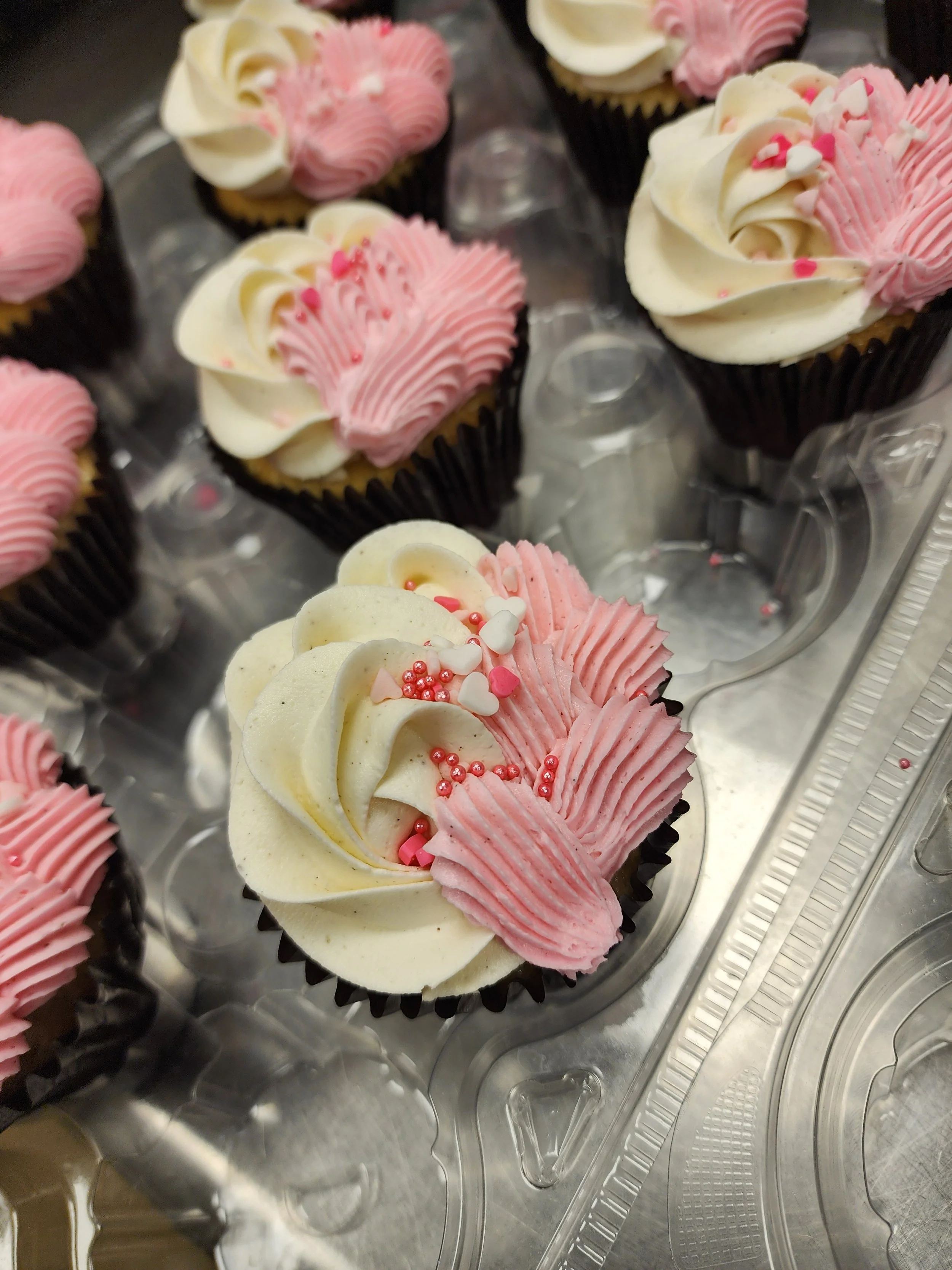 Valentines cupcakes.jpg