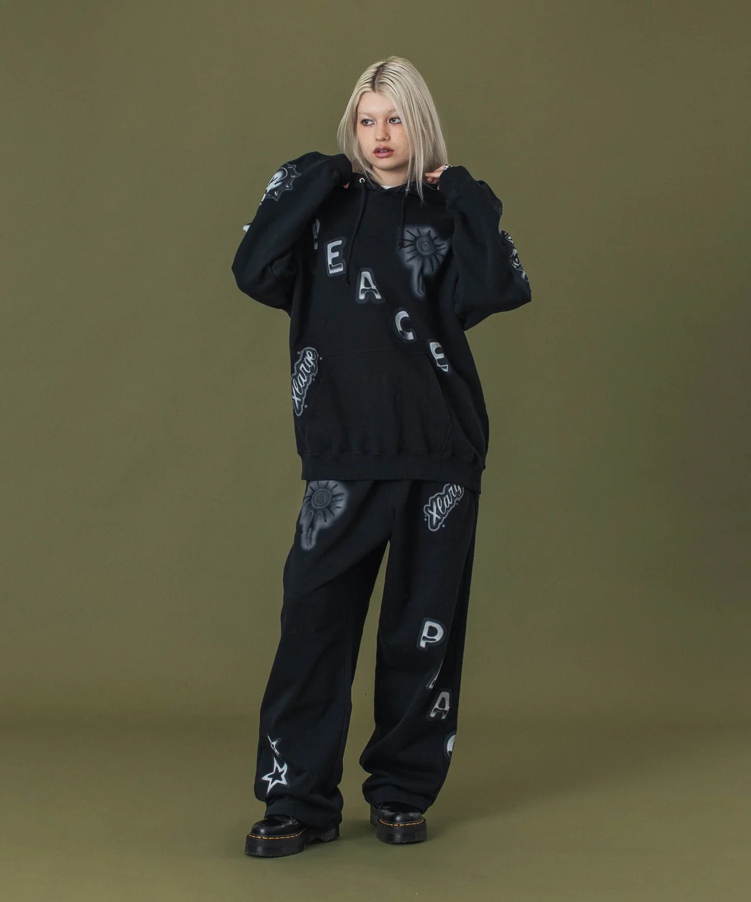 XLARGE: Airbrush Sweatsuit