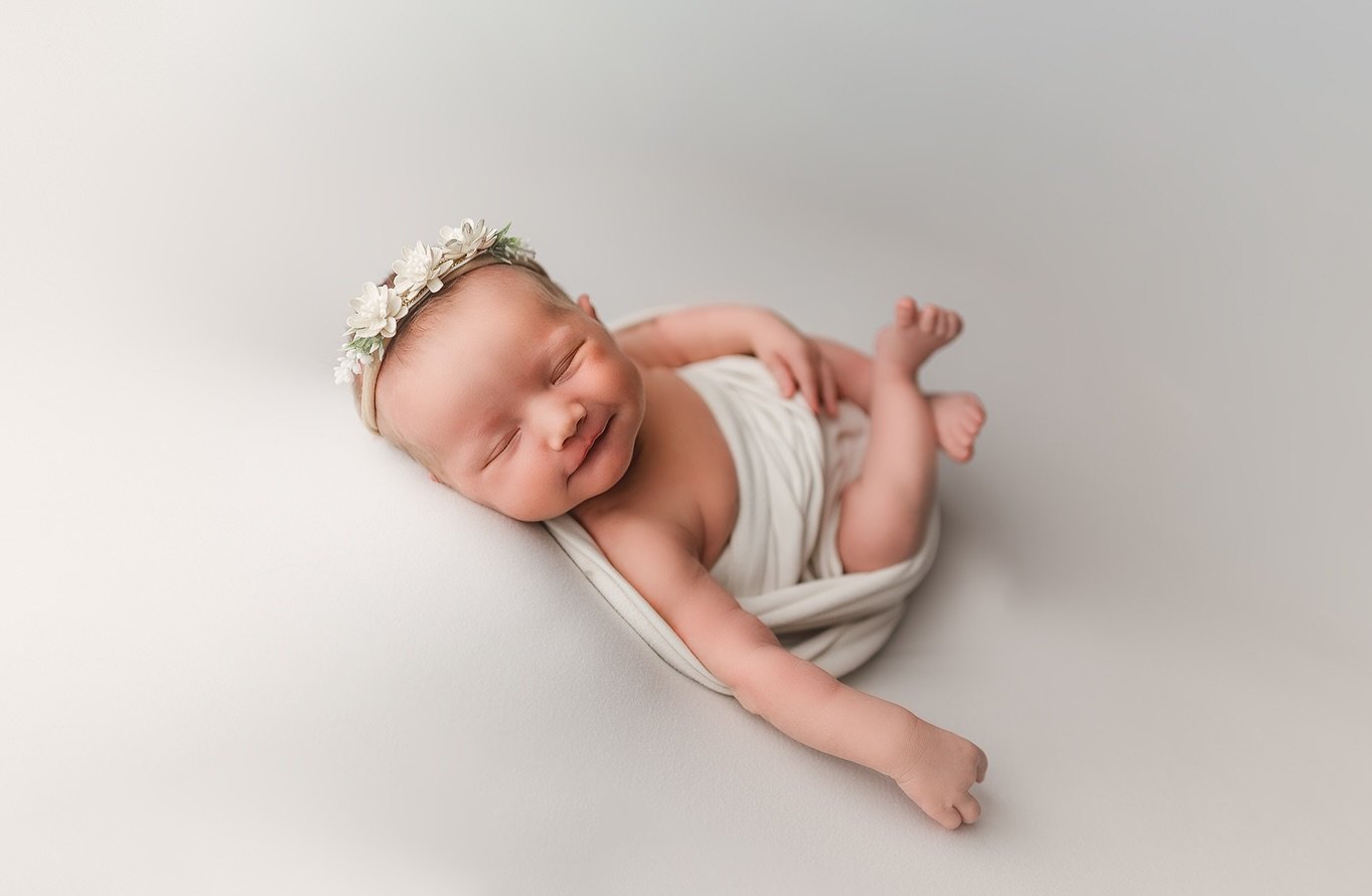 I have so many videos and photos to share with you all 🥹 I wish I could post 50 times in a day 😅 sweet baby Lennon 💗

#pittsburghnewbornphotographer #newbornphotographer #familyphotographer #pittsburghfamilyphotographer