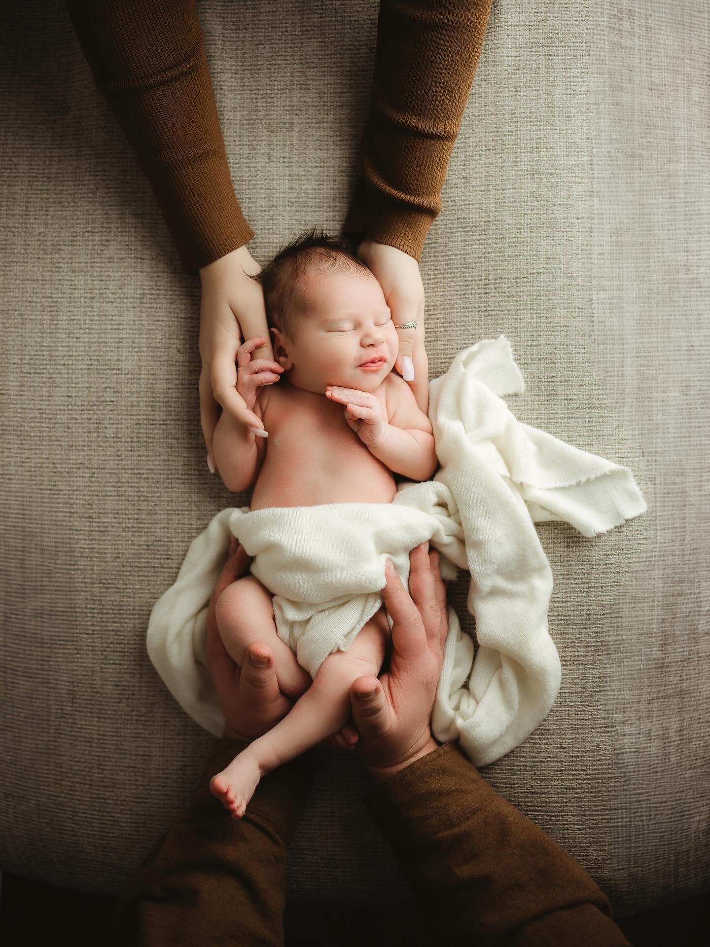 And then you blink and you are planning babies first birthday. These days go so unbelievably fast. Let me capture every tiny moment and detail to remember forever 🥹

#pittsburgh #newbornphotographer #pittsburghnewbornphotographer