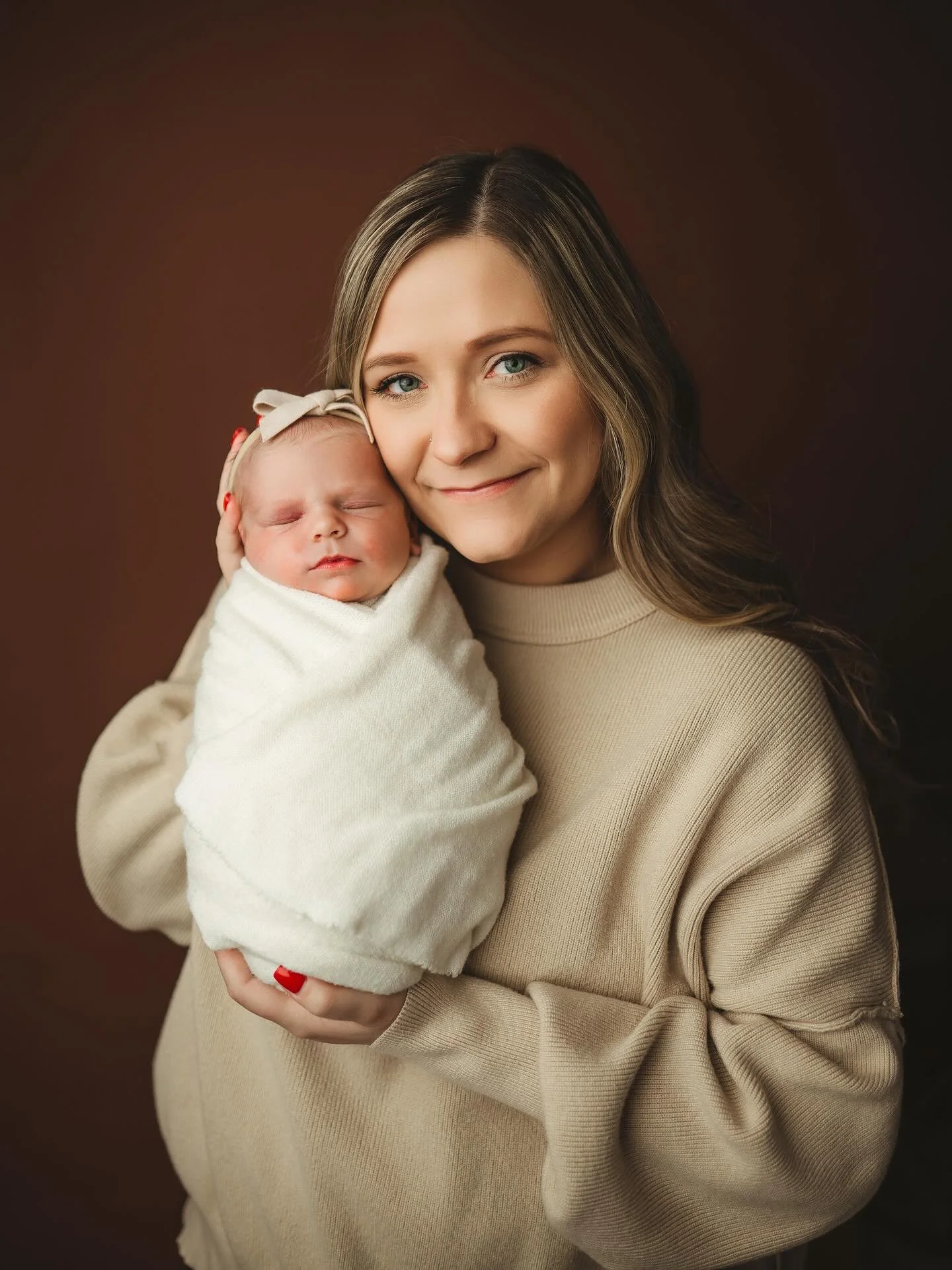 Studio style portraits right from your living room 💗

📍Pittsburgh, West Virginia, Ohio 

#pittsburgh #newbornphotographer #westvirginia #pittsburghnewbornphotographer #ohio