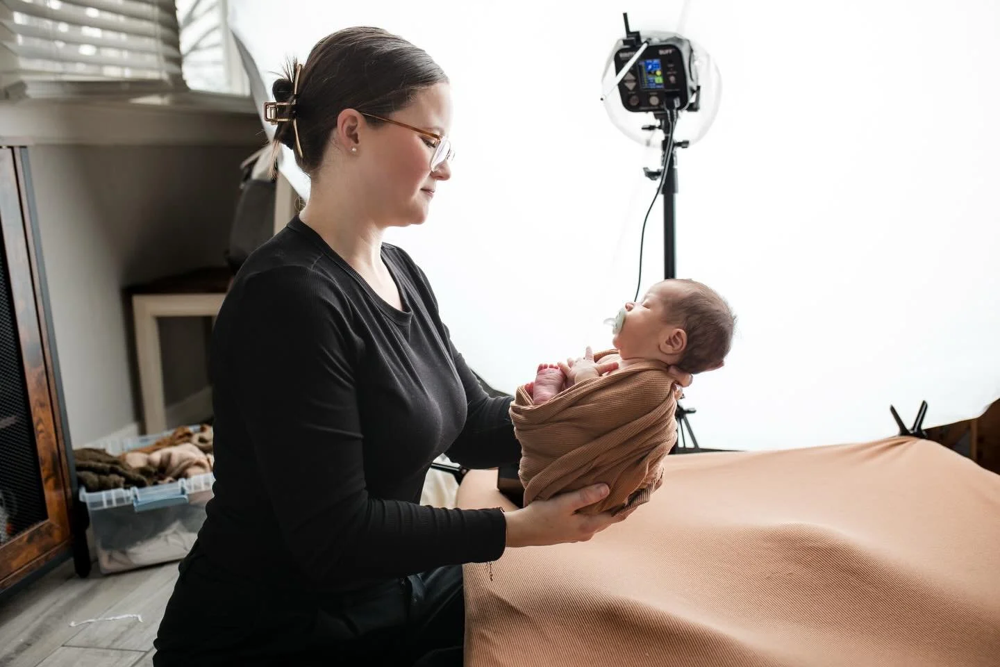 Hi! I'm Mallory. Photographer, mom, business owner and a creative who left my 9-5 to do this full time(best decision ever). 

I don't just love taking photos.. I love creating. Creating content, showing the ins and outs of photo business. Different i