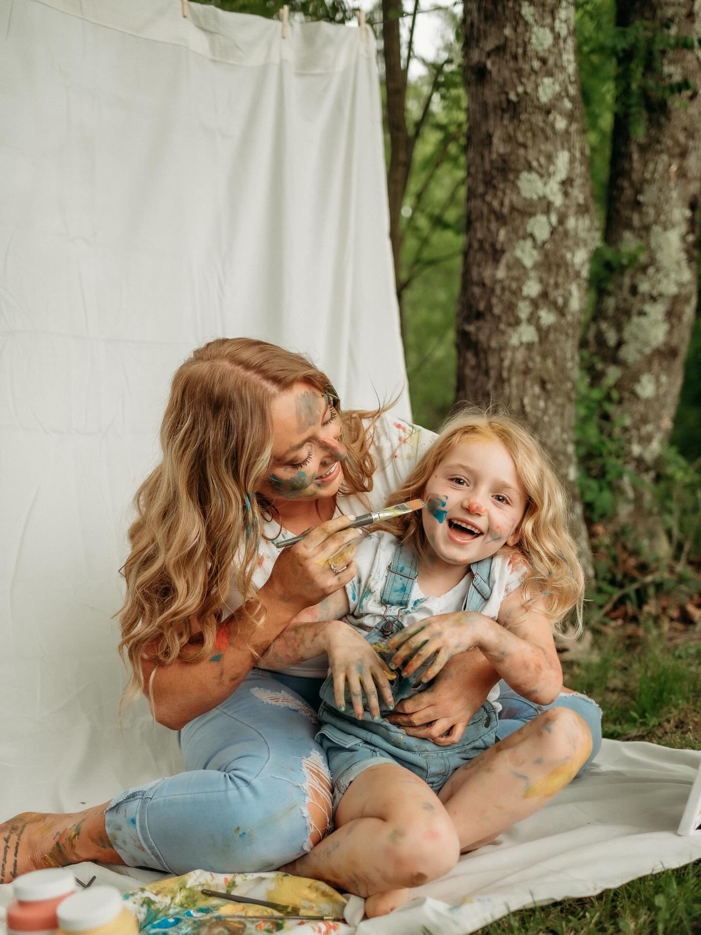 Can't wait for pretty greens to come back 🥹 can't wait for this years mommy and me paint session minis 🎨🖌️

@dezarae_nicole_ 

#pittsburgh #pittsburghphotographer #mommyandme #familyphotography