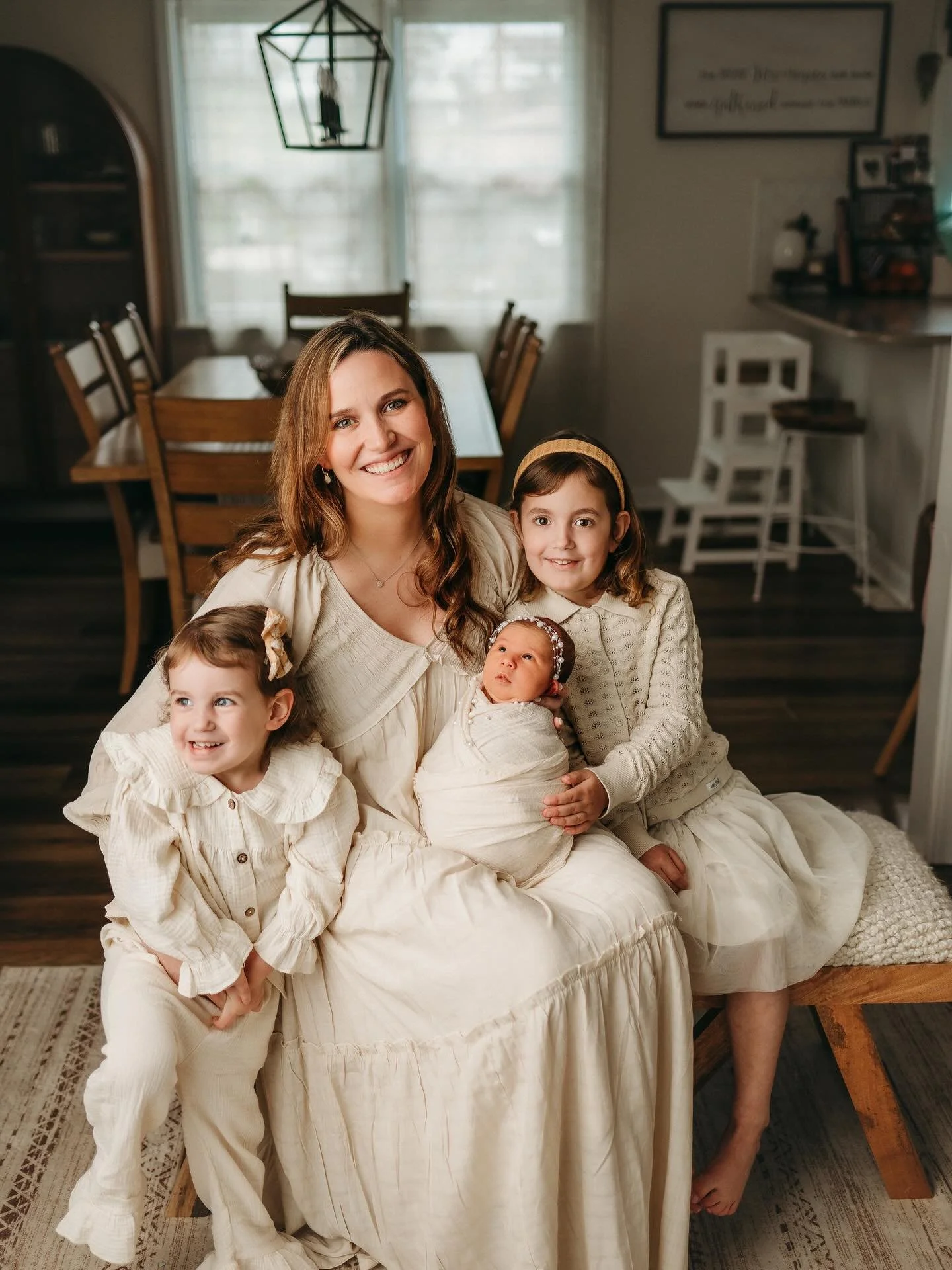 Studio style photos from your home 🥰🫶🏼✨

#pittsburgh #newbornphotographer #familyphotographer #pittsburghphotographer