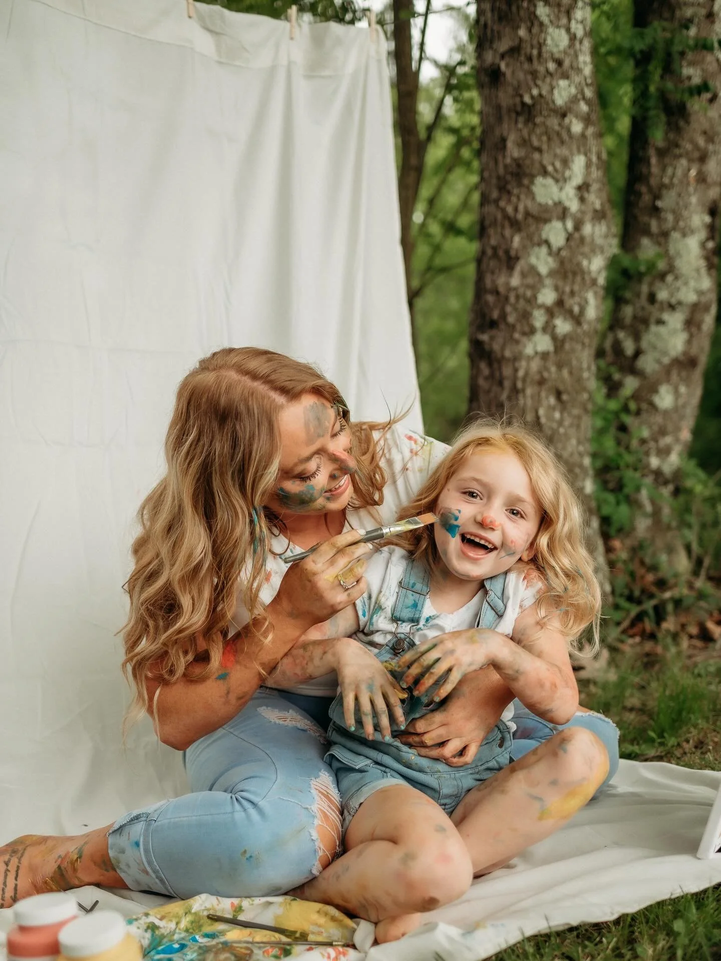 Can't wait for pretty greens to come back 🥹 can't wait for this years mommy and me paint session minis 🎨🖌️

@dezarae_nicole_ 

#pittsburgh #pittsburghphotographer #mommyandme #familyphotography