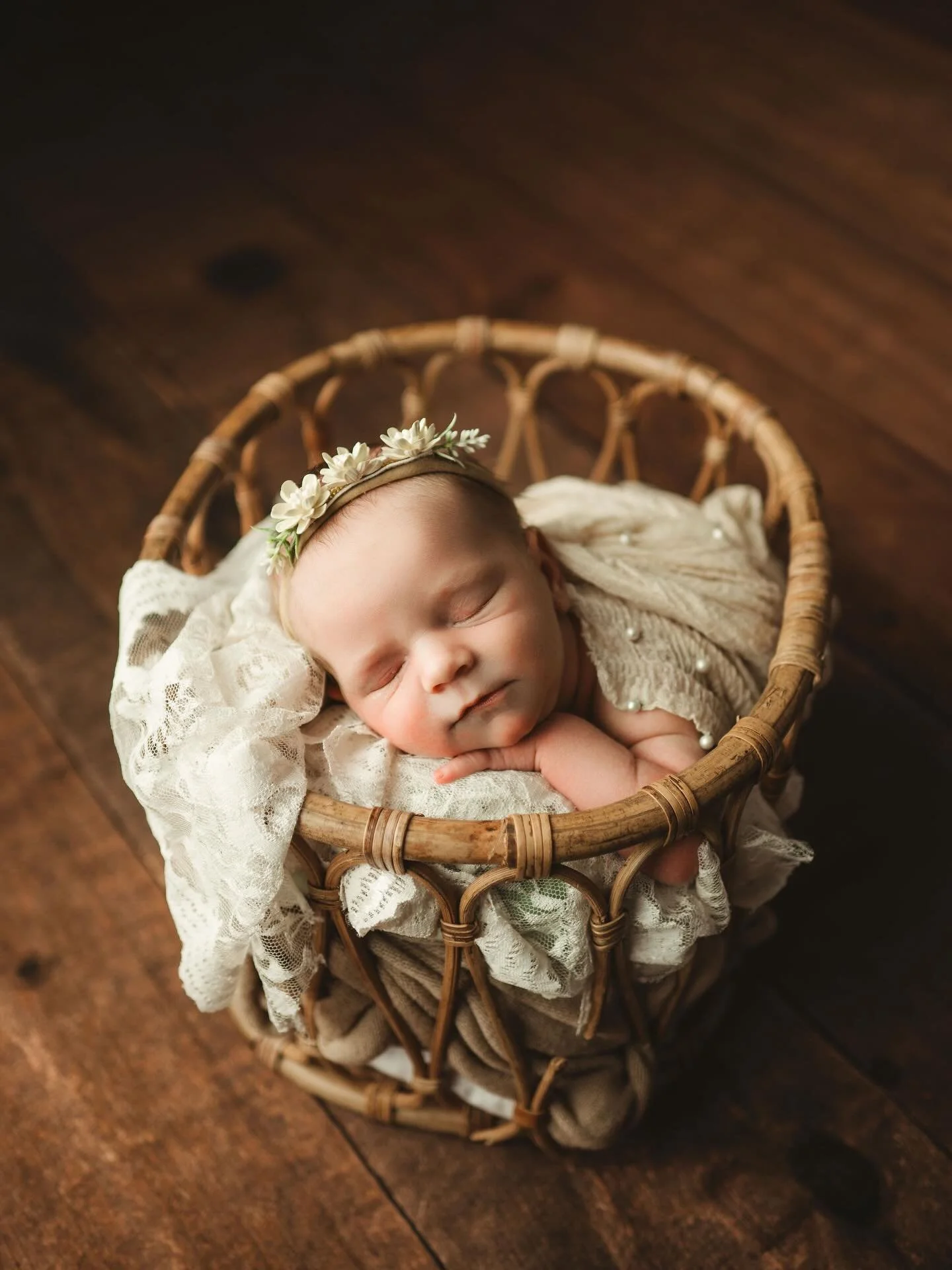 Sweet baby 🥹 don't forget to share that work that you worked so hard on 💗💗
#pittsburgh #newbornphotographer #pittsburghnewbornphotographer #familyphotographer