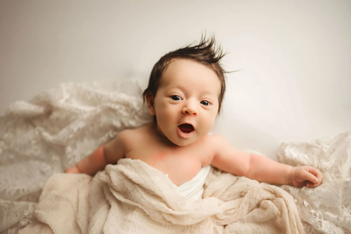 Sweet baby Ivy 💗 as much as I love sharing the behind the scenes and the videos of how everything works. I love sharing the finished photos just as much. 🫶🏼

#pittsburgh #photography #newbornphotography #familyphotography