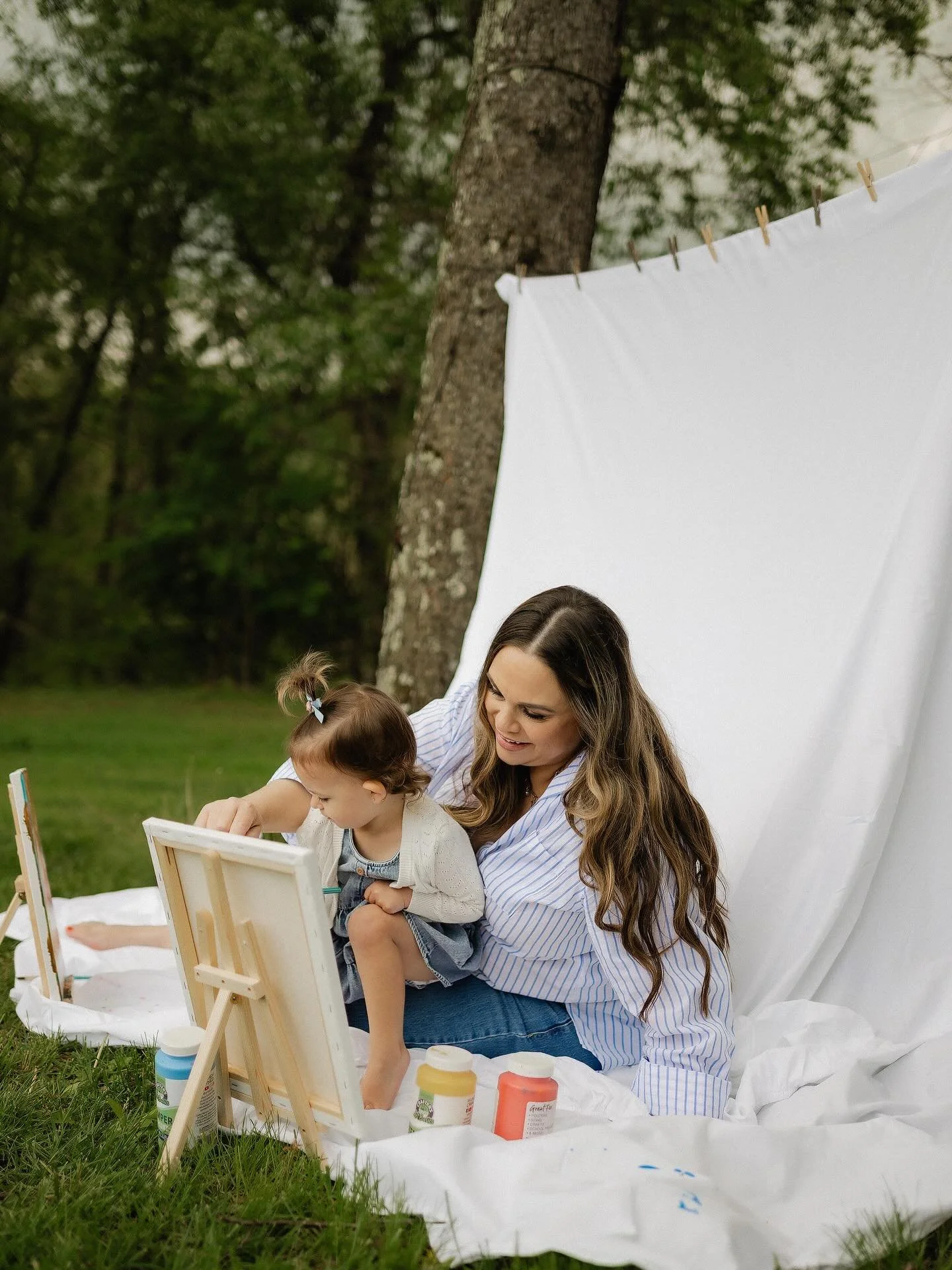 Mommy and me minis yesterday. It was a gloomy morning with little glimpses of sunshine 🤍🥹

#pittsburgh #mommyandme #familyphotography