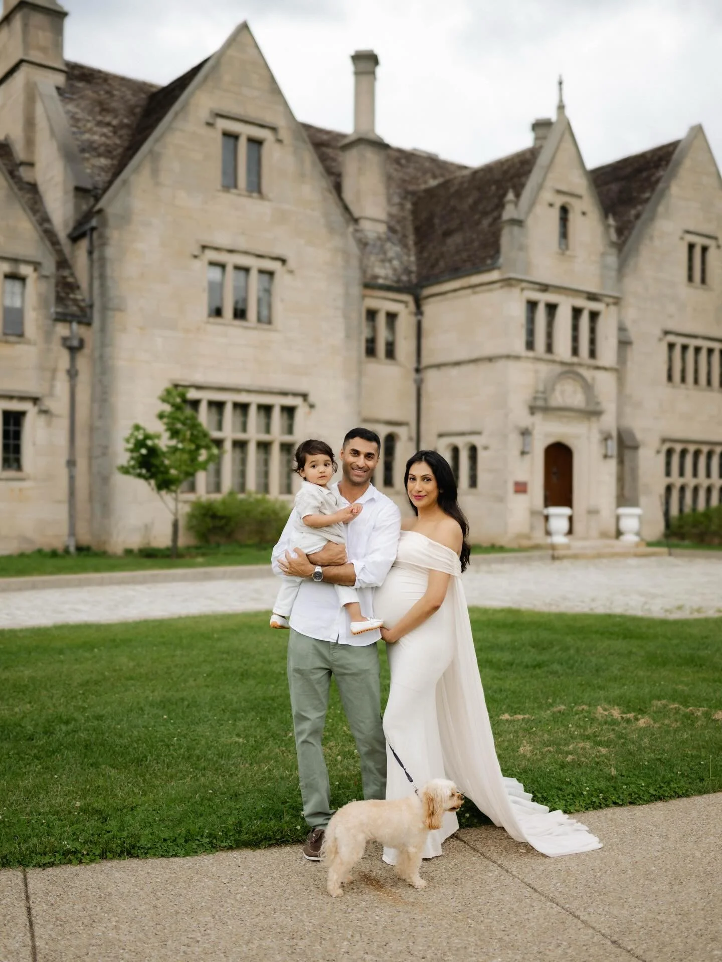 The most gorgeous maternity session with this beautiful family and the stunning hartwood acres mansion 🥹🤍

@krupa_s_patel 

#pittsburghmaternityphotographer #newbornphotographer #familyphotographer #pittsburgh