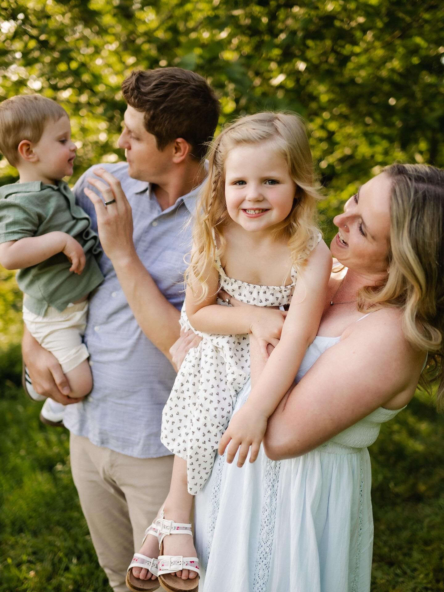 So many laughs during this family session and not one second wasted 🥹🥹🤍

#pittsburgh #familyphotography #pittsburghphotographer
