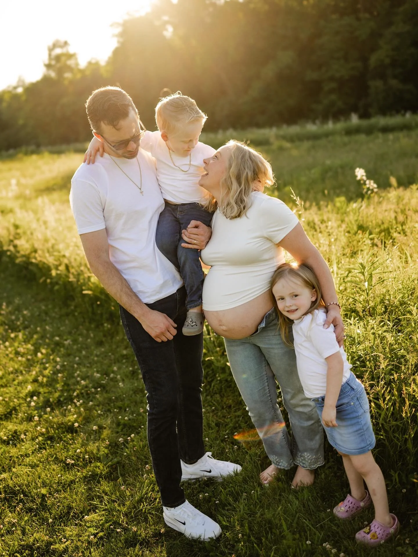Just waiting baby #3 to complete this little fam 🥹 I've been working with @katie_davis1613 for 6 years 😭 I can't wait to capture this new season for you. 🫶🏼🤎

#pittsburgh #pittsburghphotographer #newbornphotography #familyphotography