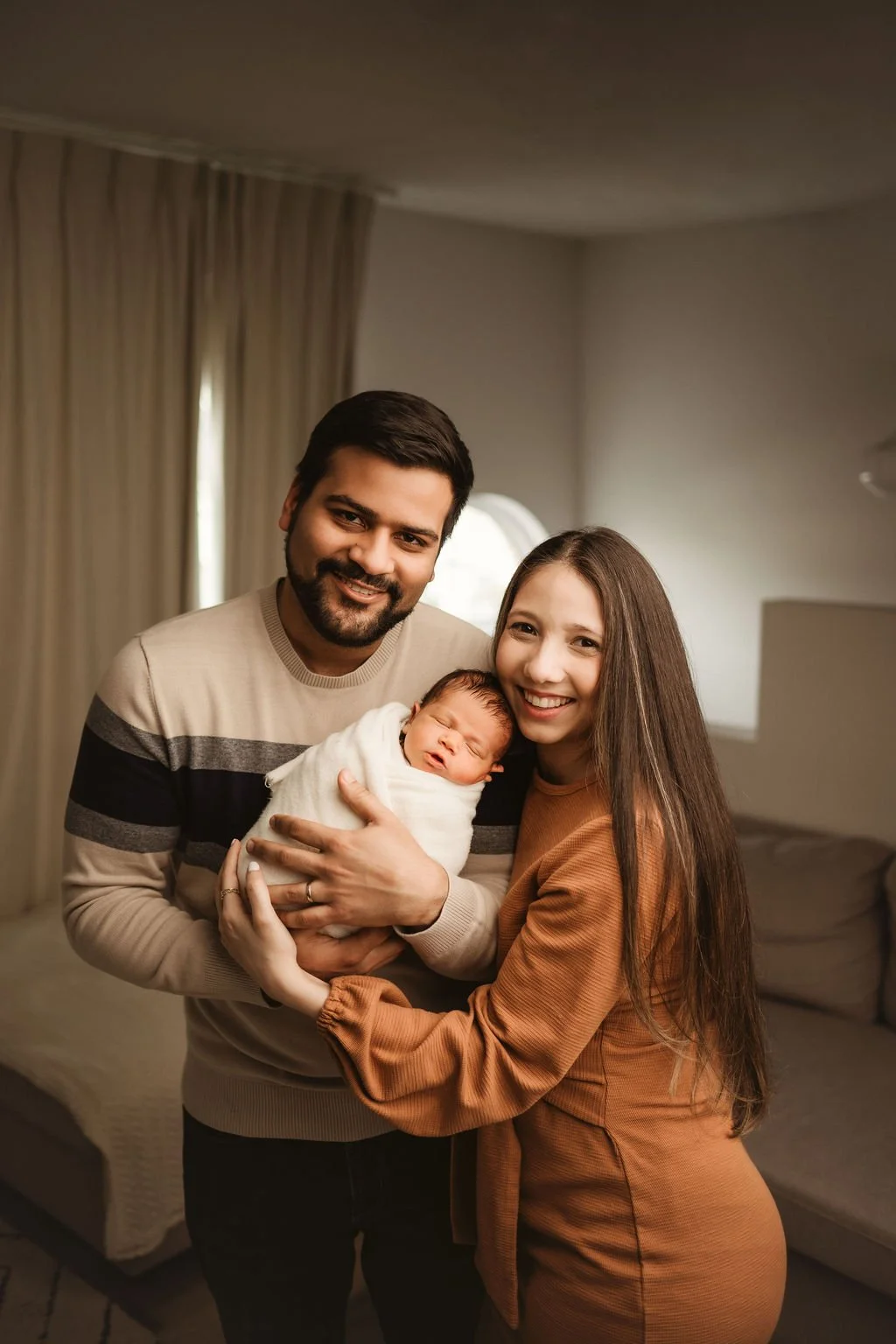 Pittsburgh, soft natural newborn photos in your space, baby-led posing with natural light, candid newborn and family photography, gentle lifestyle newborn sessions, organic and authentic newborn portraits, Pittsburgh newborn photographer who comes to
