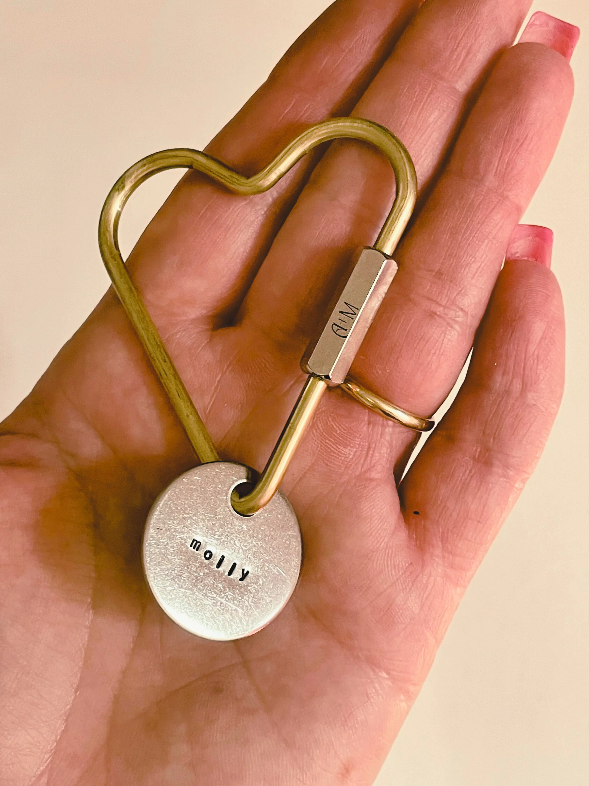 Handmade & Personal: How Customized Accessories Shape Modern Style