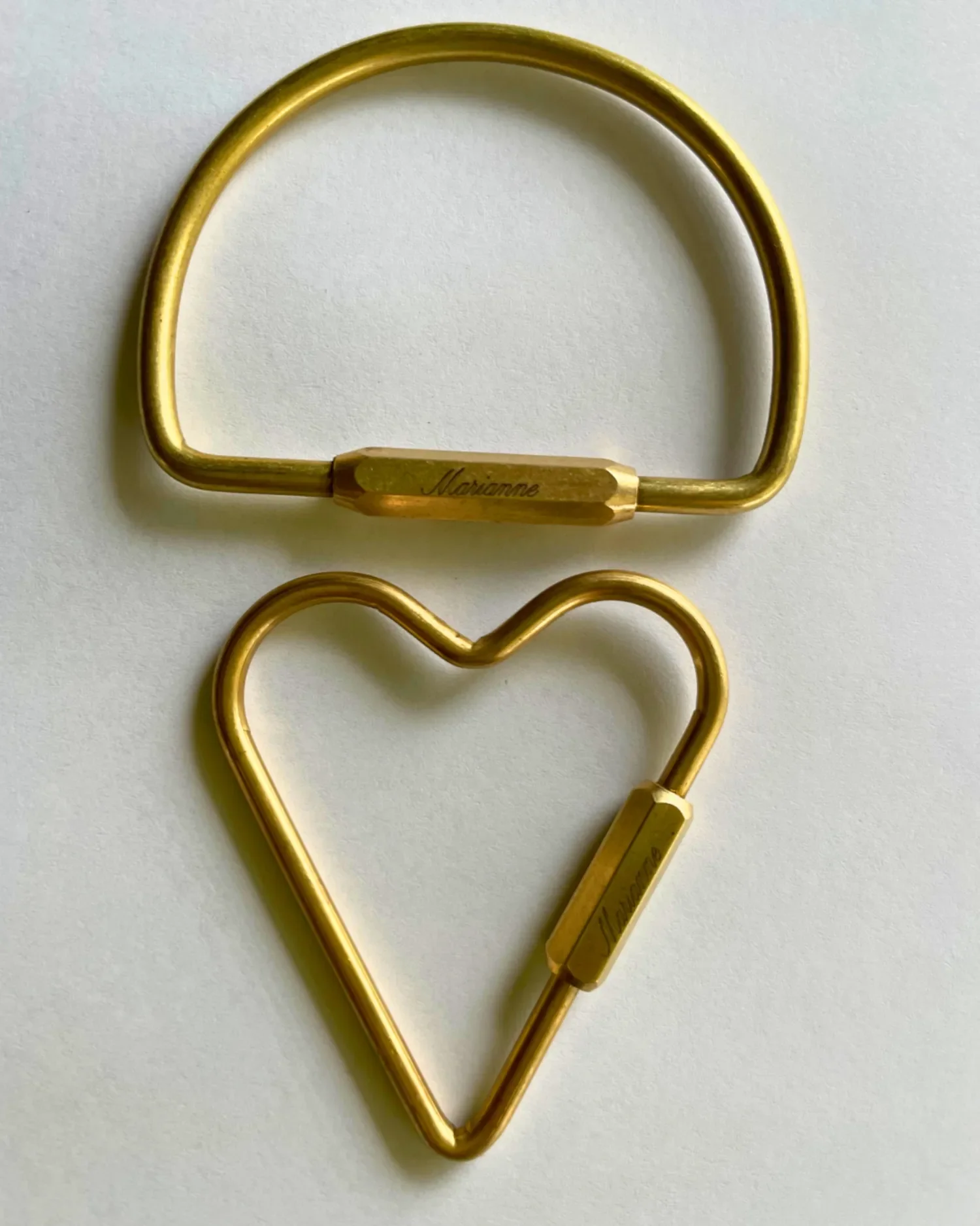 Engraved gold brass locking D Ring Key chain and heart shape locking carabiner keychain