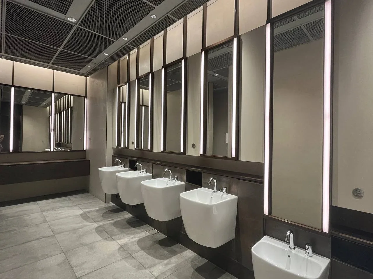 Commercial mall retail bathroom epoxy grouted with regrouting services in auckland