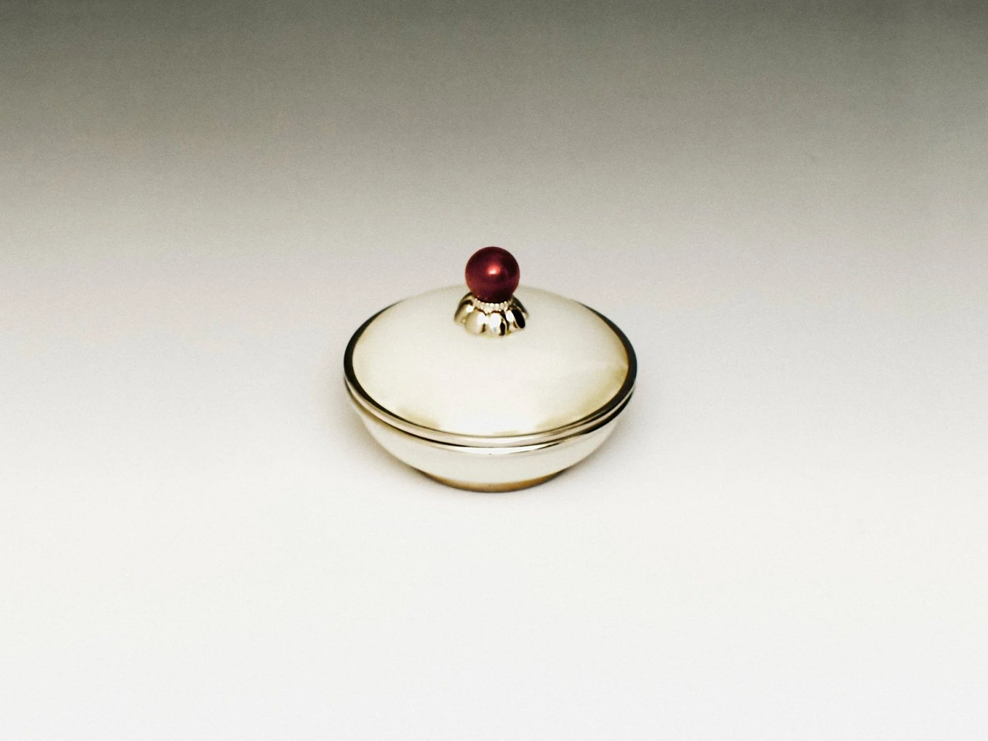 2026-02_KASEI_ECOMM_white-glass-ink-holder-001_2000x.jpg