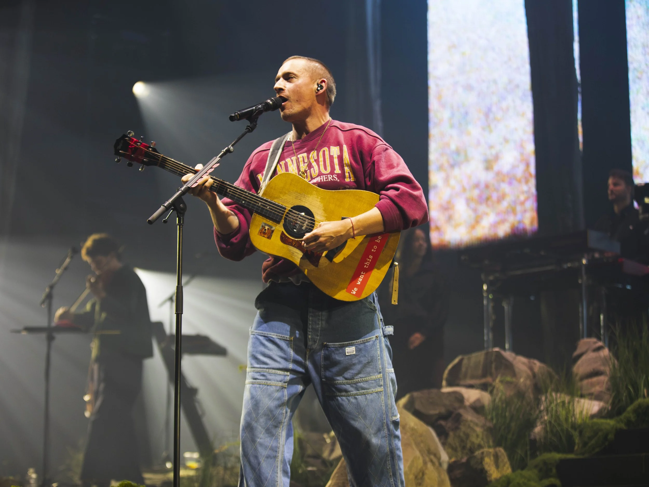 DermotKennedy-4.jpg