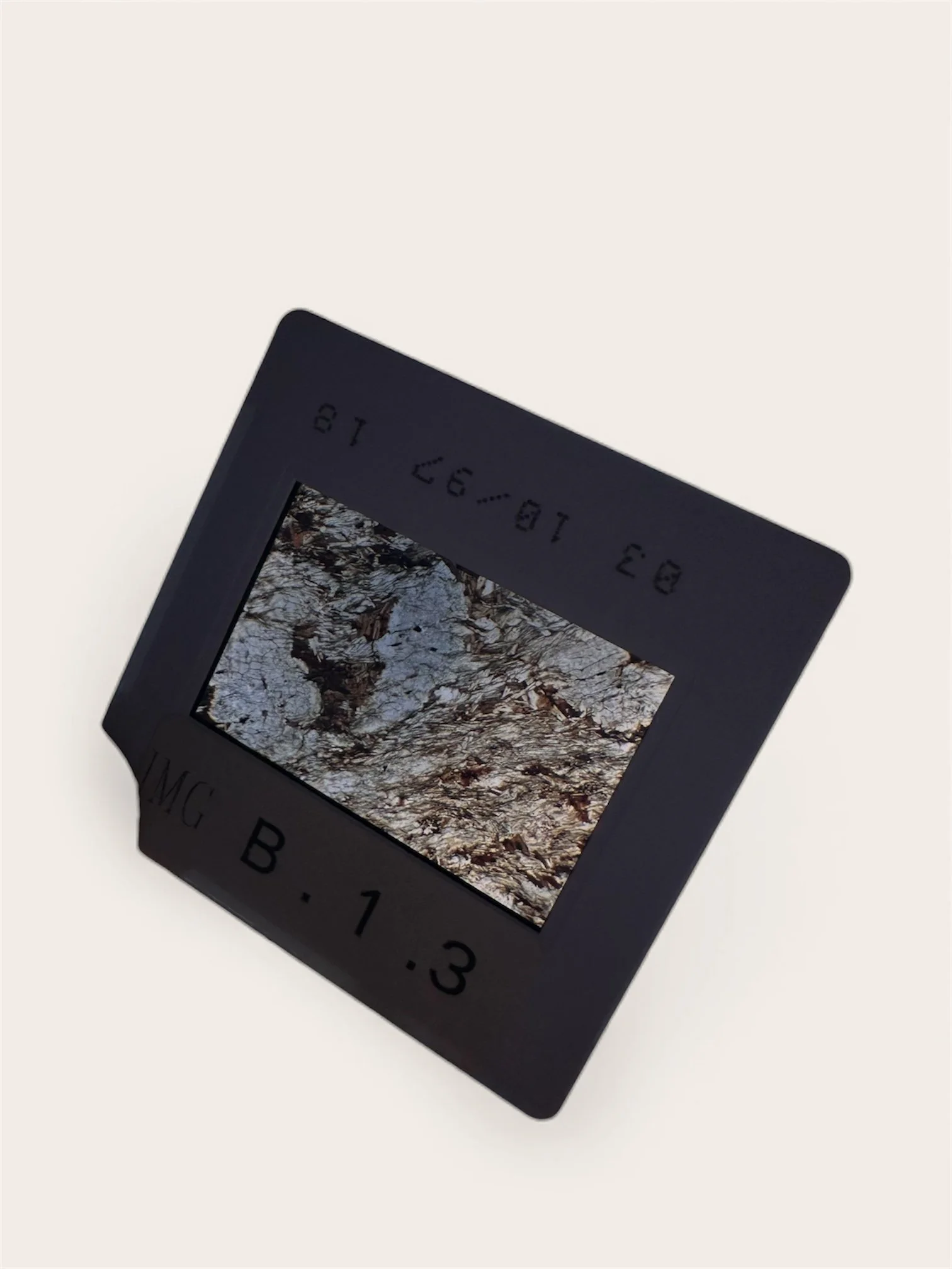 DIapositive Micaschiste à andalousite lumière naturelle