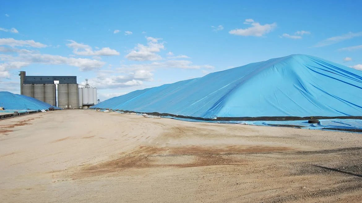 How to Choose the Right Grain Bunker Tarp for Your Harvest