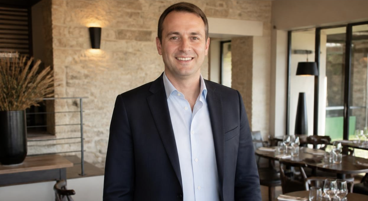 Recruter un(e) Directeur(rice) de restaurant : quelles compétences rechercher ?
