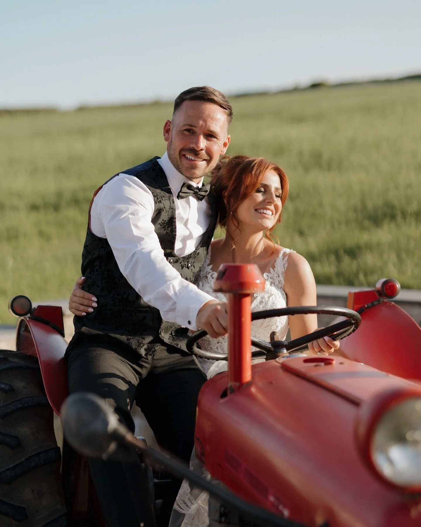 Dreaming about those summer wedding days 🤩

Throwback to this beautiful wedding at @rosedewfarm with this amazing couple 🤍

Now booking 2026/2028

South Wales &amp; UK Wedding Photographer