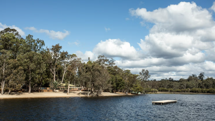 Lake Leschenaultia