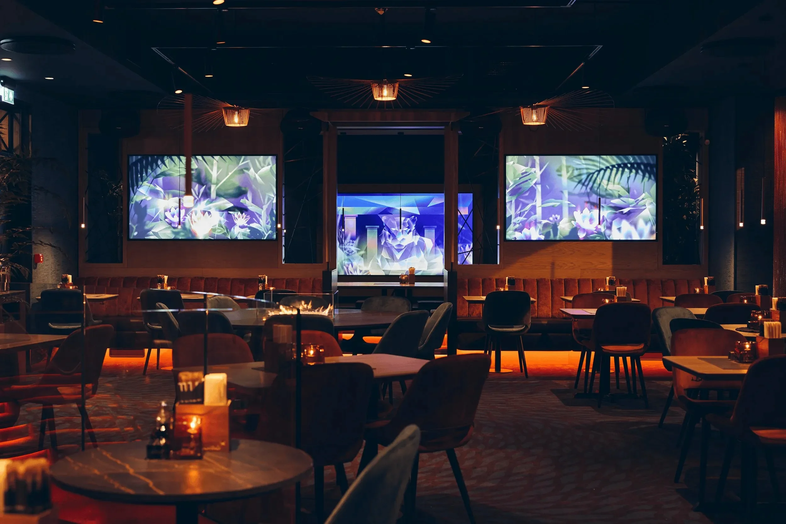 tiger-gem-animated-installation-sumo-restaurant-karl-johans-interior.webp
