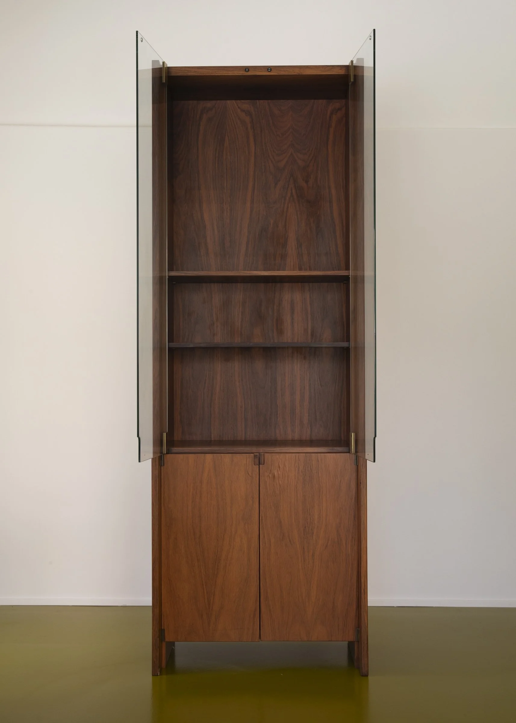 Bookshelf in Walnut