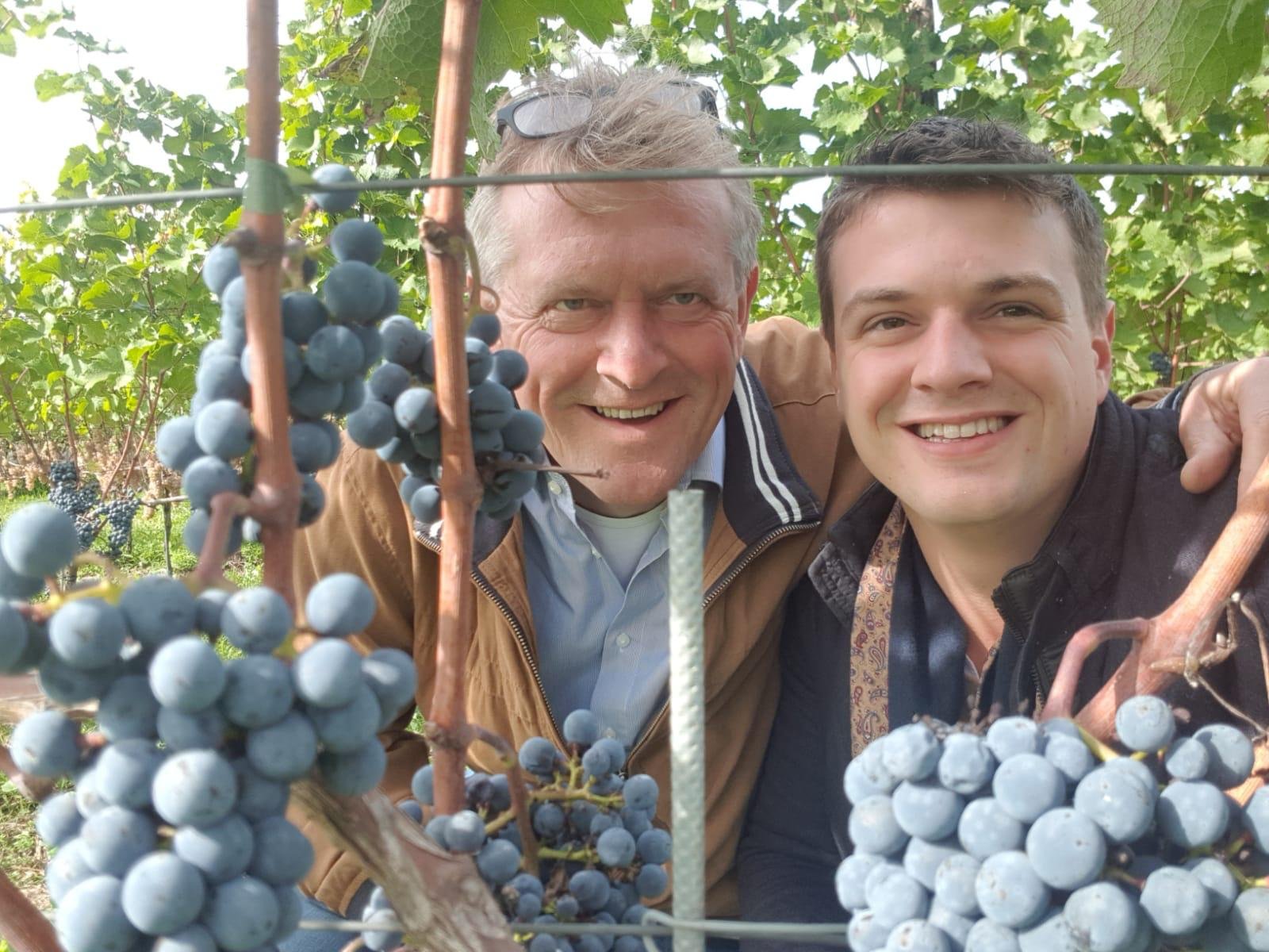 Zaterdag 8 augustus 2026 15:00 Rondleiding fruit- en wijngaard met bijpassend proeverij wijn en gedistilleerd