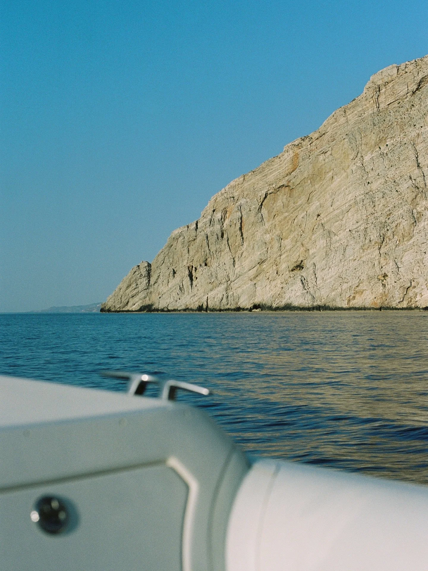 Salt-kissed skin &amp; endless blue 🌀Drifting through the Aegean where time moves slower and the light tastes like honey. 

📸 @hollychippindale