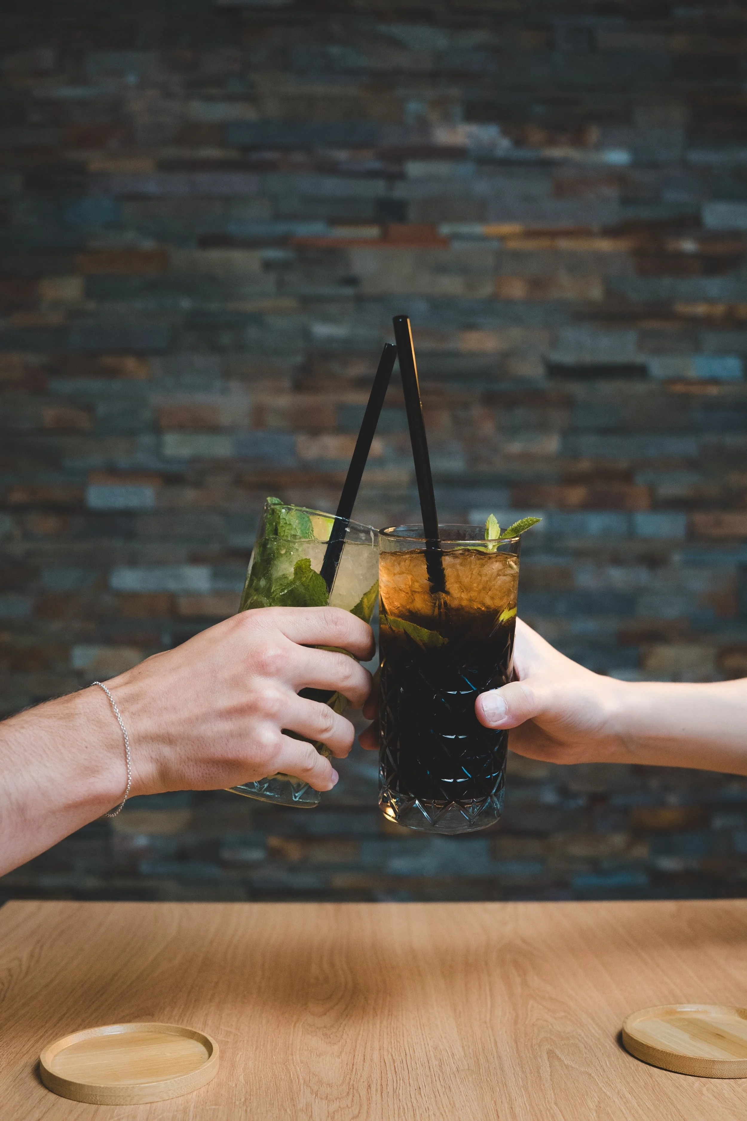 DSC04998-minLiberecký svatební fotograf Dyguen - Bagel cafe .jpg