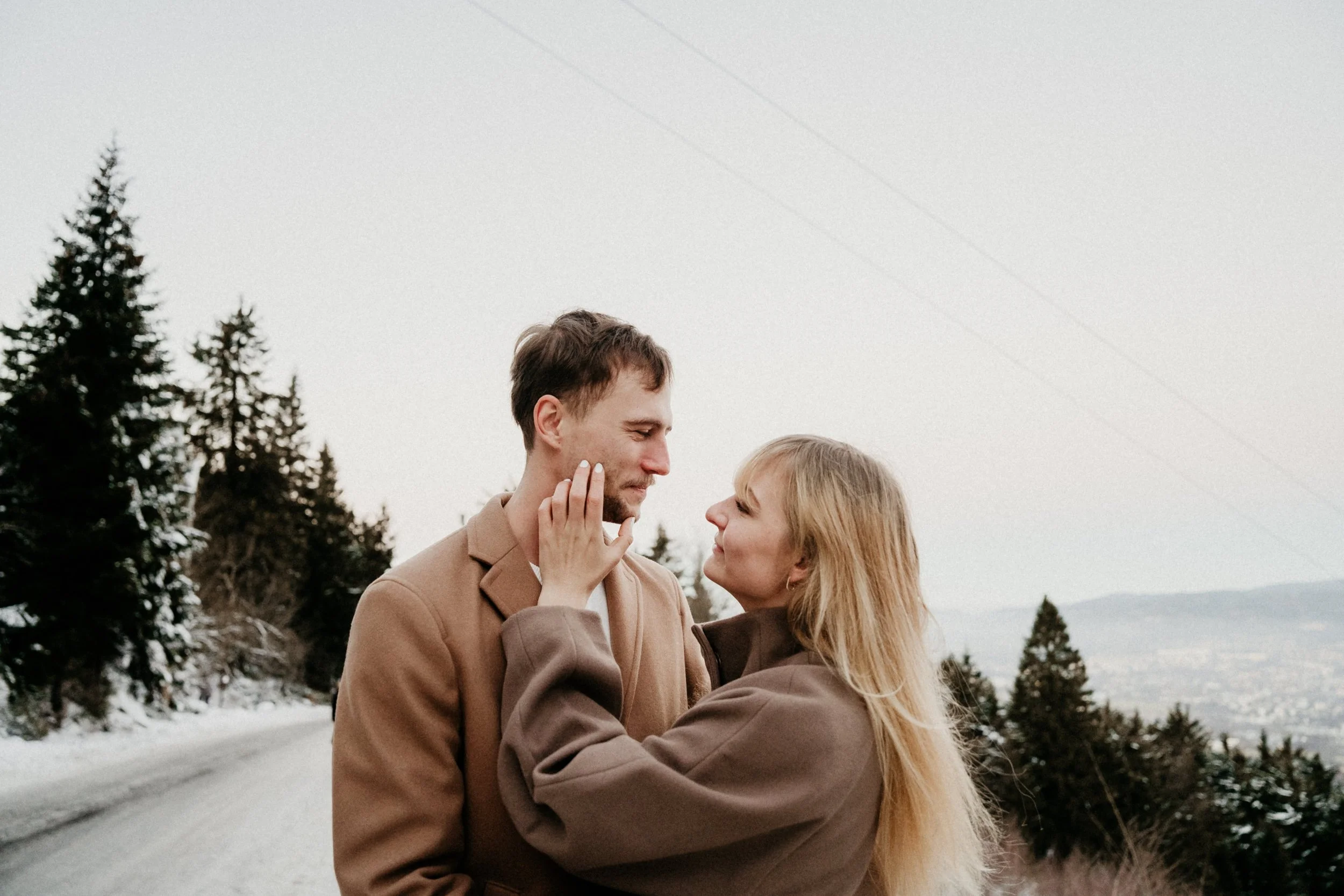 Lukáš a Káťa párové focení - Ještěd (1)-minDyguen párové focení.jpg