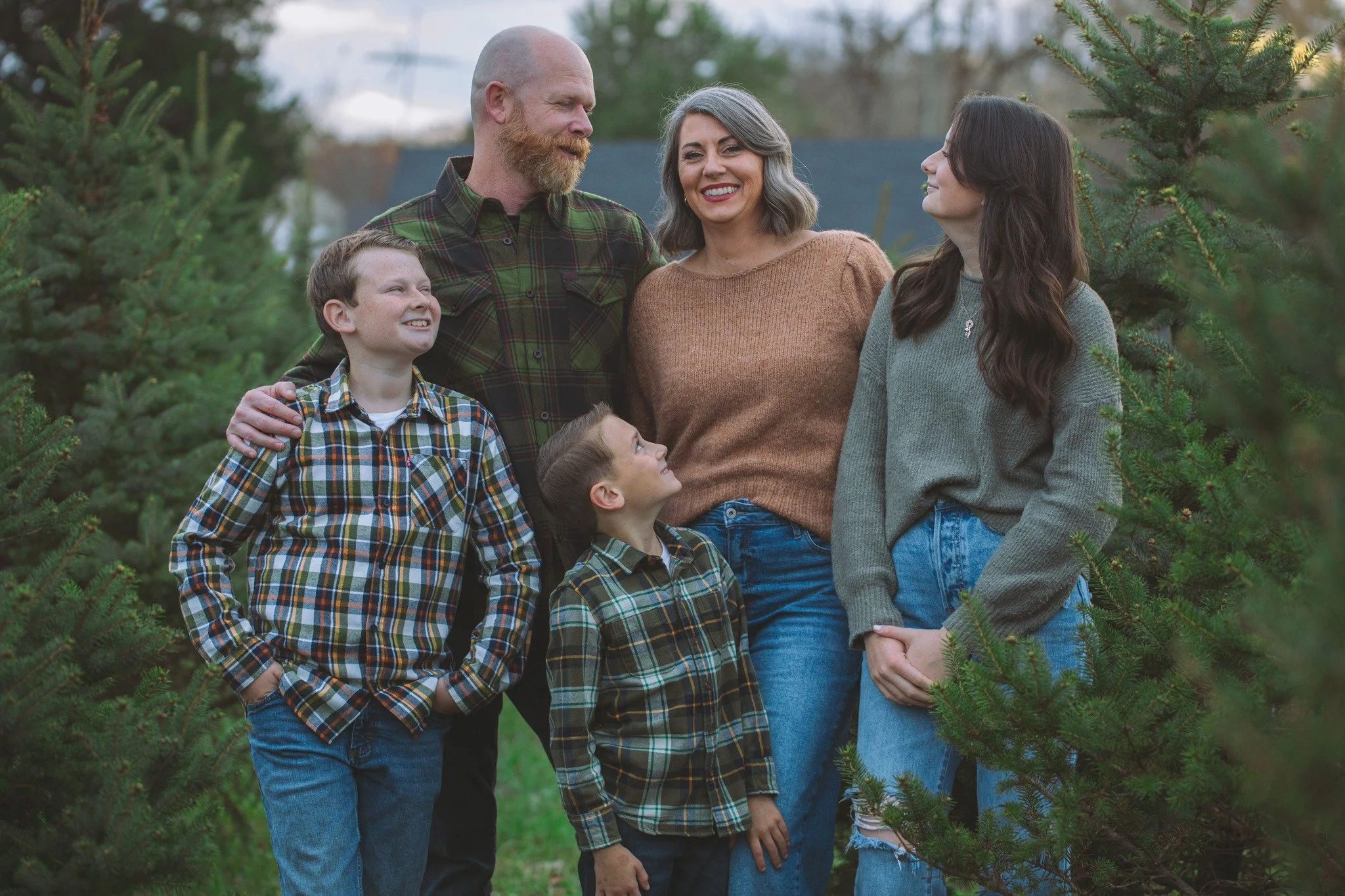 It&rsquo;s that time of year, fall family photo time! Here&rsquo;s a throwback to one of last year&lsquo;s shoots. Which background do you like better?

 #nashvillephotographers #clarksvilletnlocal #clarksvillefamilyphotographer #autumnvibes #timmons