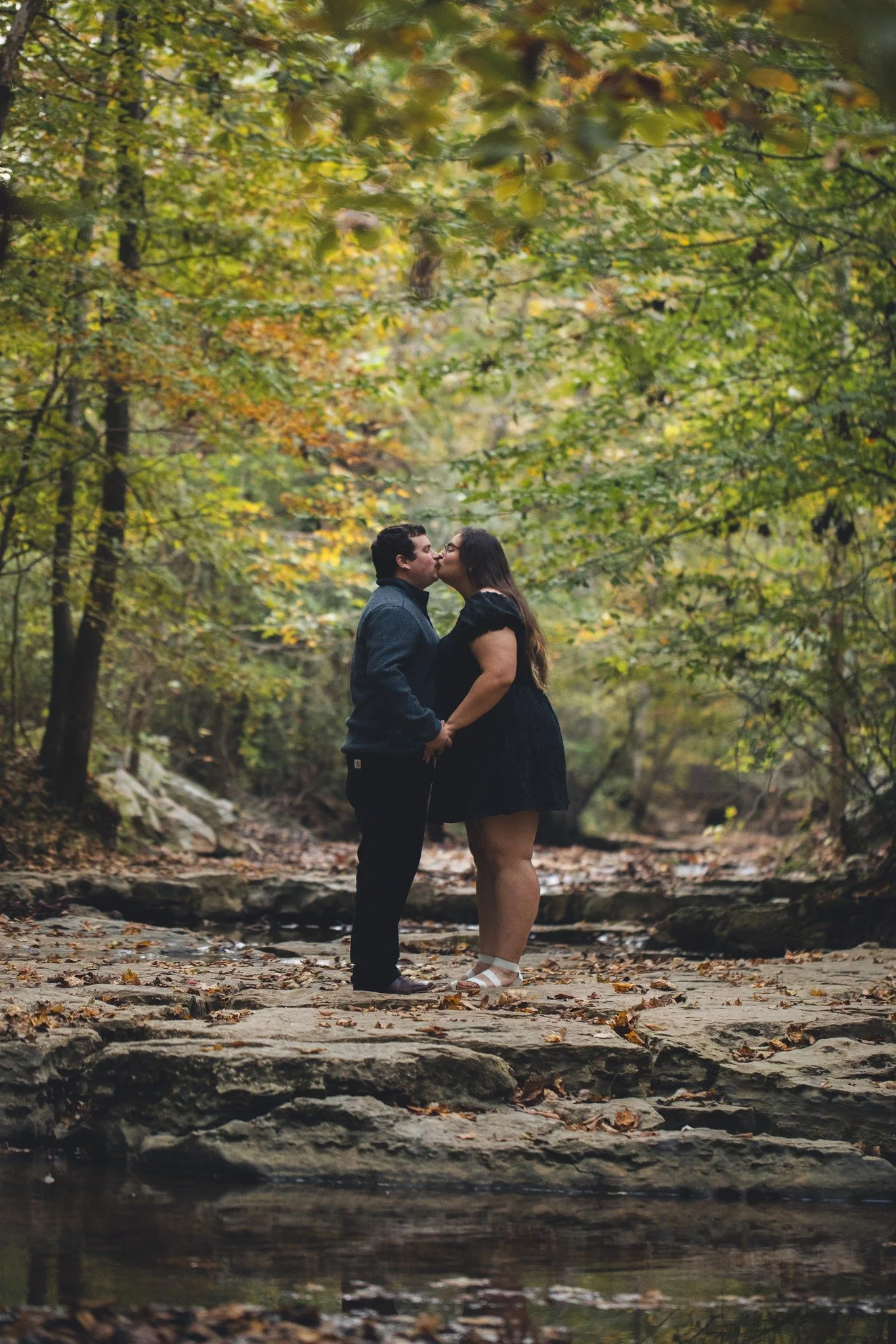 Look at this adorable shot from an engagement shoot earlier in the fall. Beautiful couple! 

 #clarksvillefamilyphotographer #clarksvilletnlocal #WeddingWednesday #weddingphotography #nashvilleweddings #autumnvibes #weddingphotographer #wedding #timm
