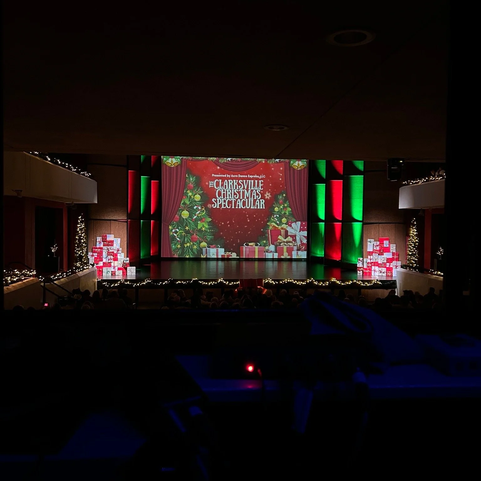 December has been a busy month! We love working with local dance groups and helping them take their shows to the next level. 

 #behindthescenes #clarksvilletnlocal #clarksvillefamilyphotographer #lightingdesigns #timmonsproductions #clarksvilletn #c