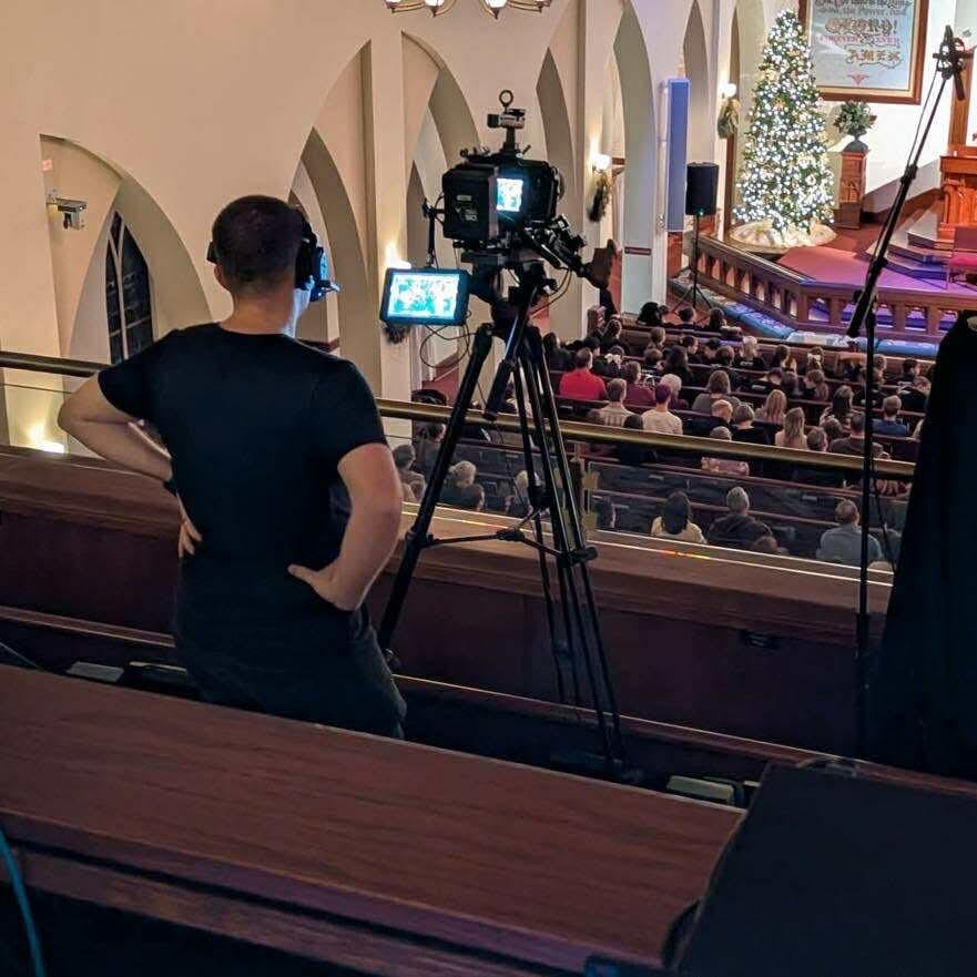 You know something good is in the works when one of our team members hits the &ldquo;hands on the hips&rdquo; pose. 

 #clarksvilletnlocal #filminginprogress #behindthescenes #production #BTS #bts #timmonsproductions #clarksvillephotographer #clarksv