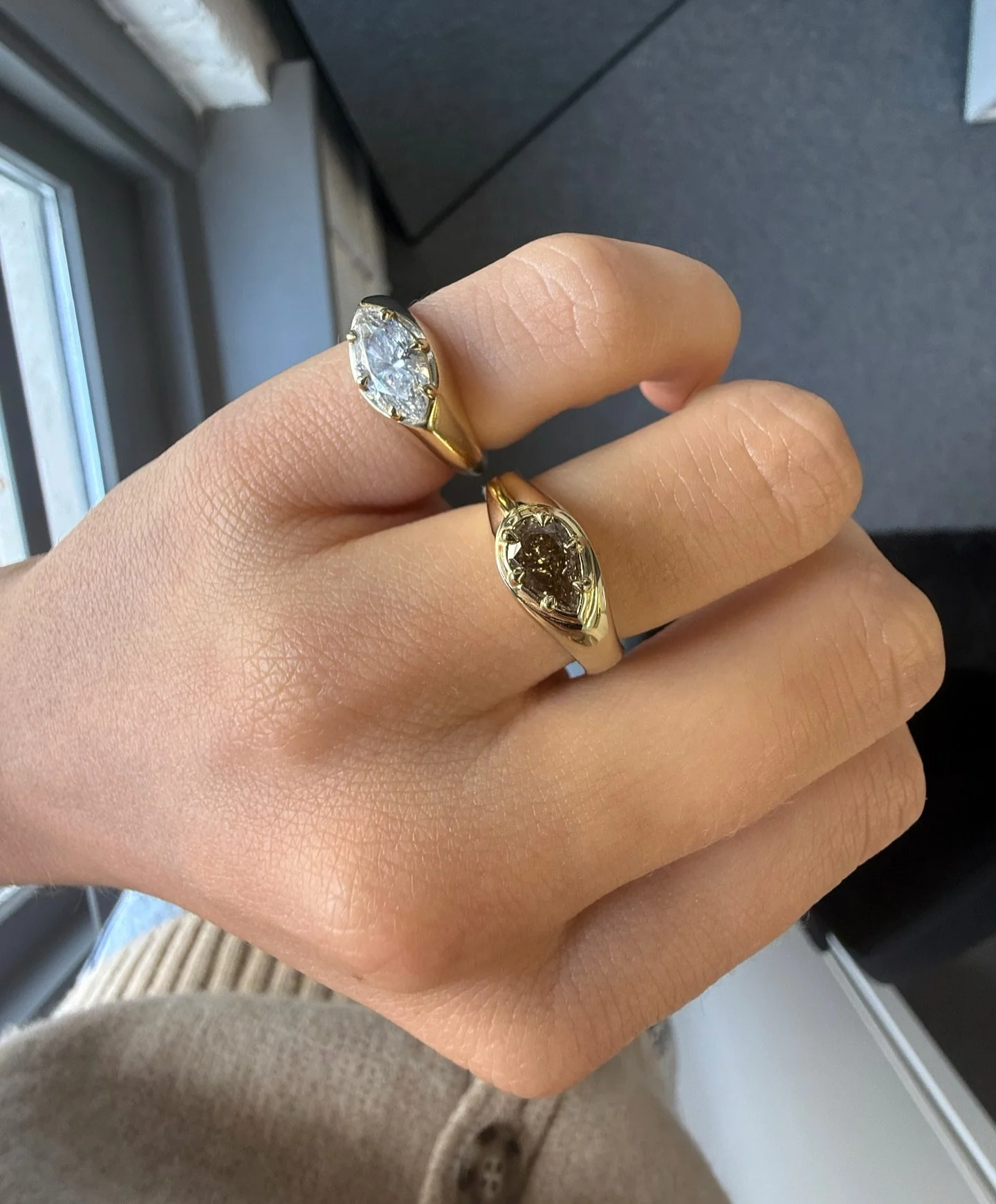 brown & white diamonds
~ a 0.9ct mined champagne diamond
& a 1ct marquise lab