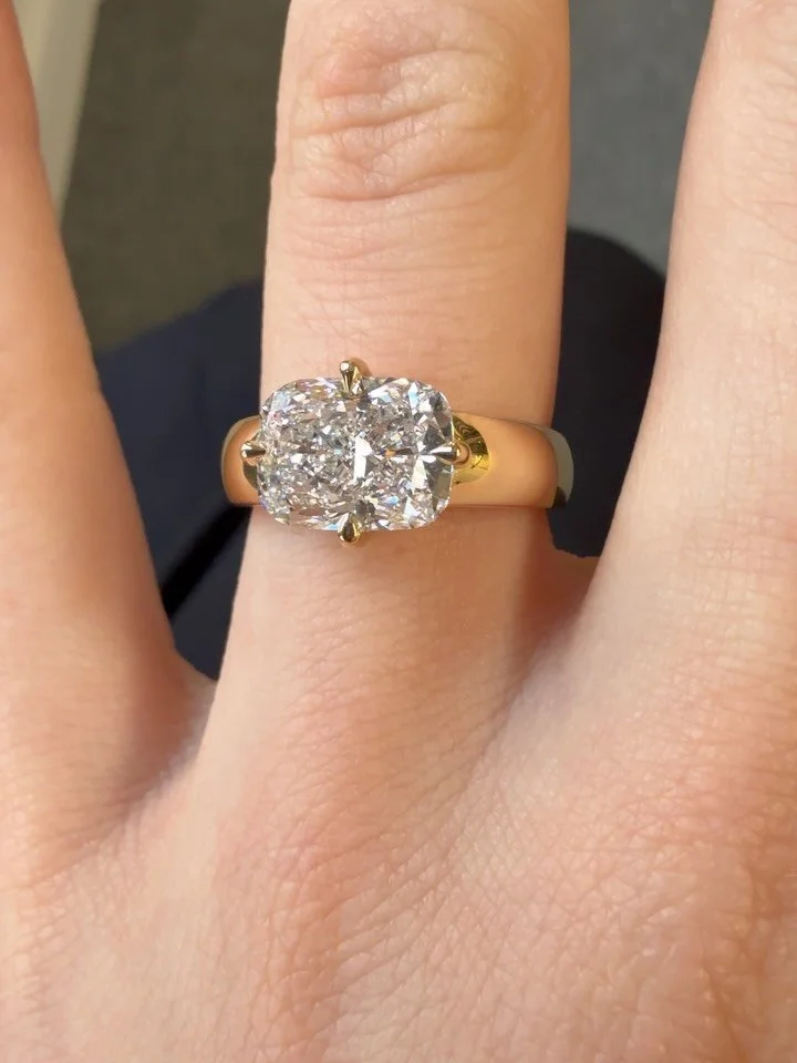 Phwooaaar I am in love. A 3ct elongated cushion compass set into thick 18ct gold 💘 Congrats Billy &amp; Niamh so gorgeous