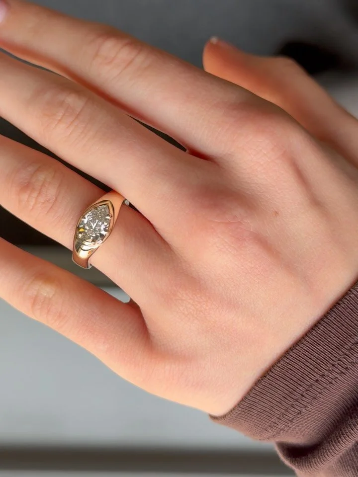 An east-west pear cut with tiny claws in 14ct. This shape is forever a fave of mine