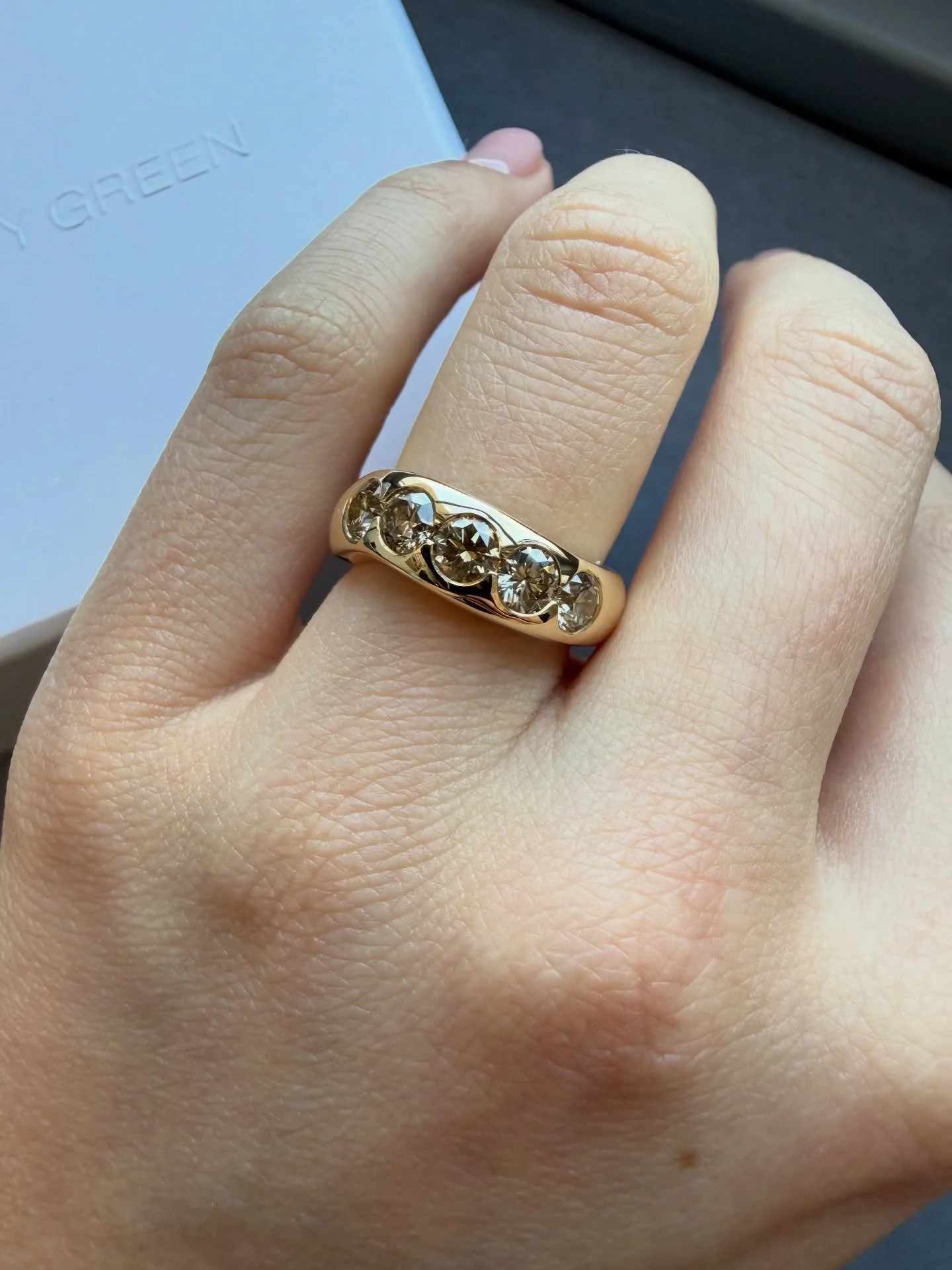 Omg I love these stones ⭐️ 5 brown diamonds in thick gold