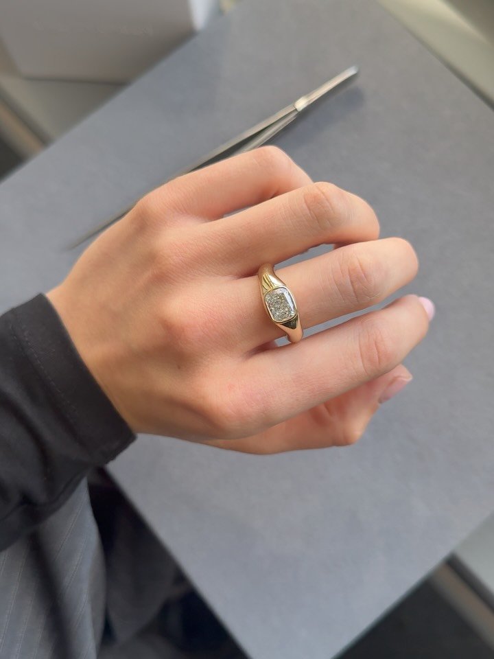 For Kiera 🤍 Bespoke 2.5ct elongated cushion cut in chunky gold