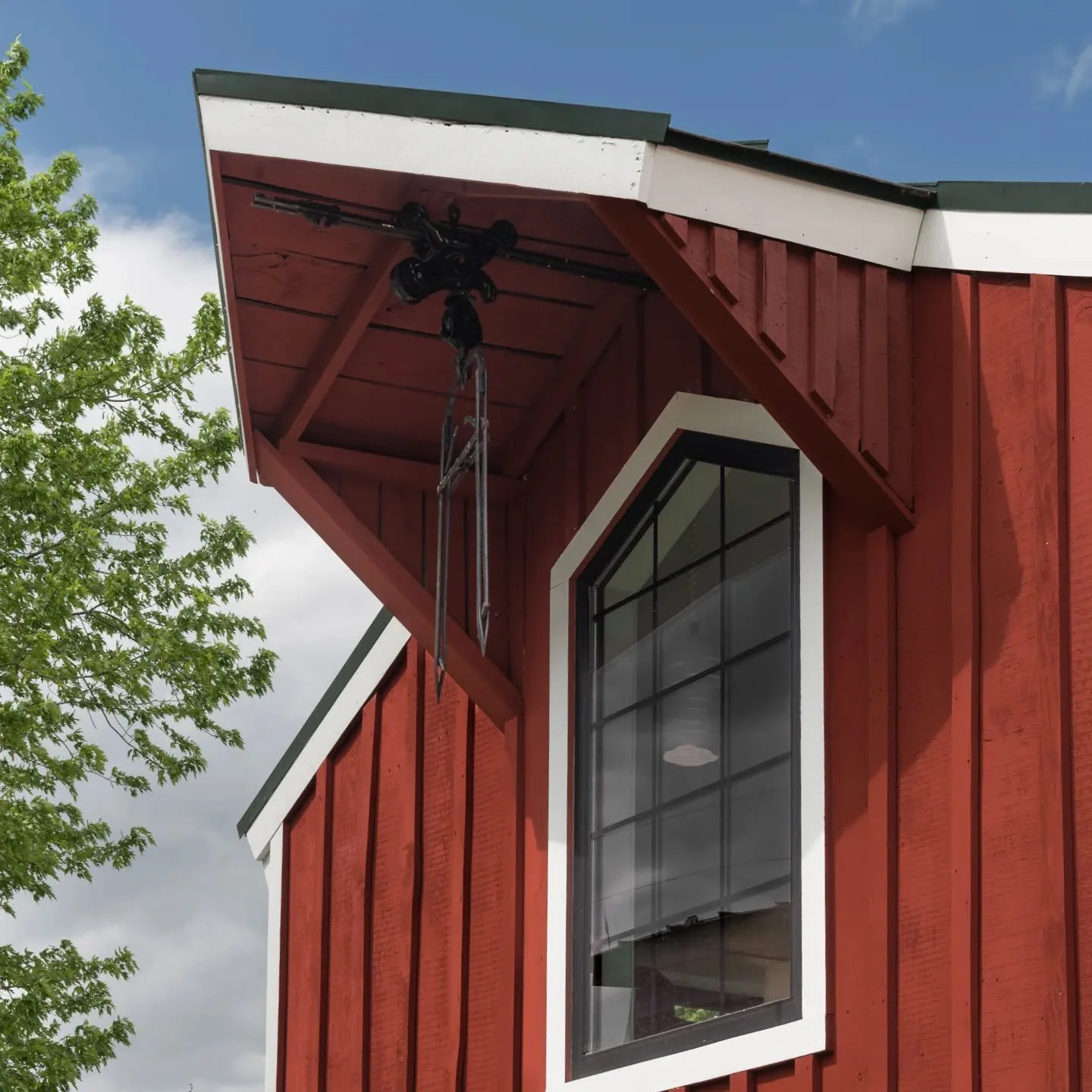 Happy Friday - The leaves are brilliant and what better way to spend your weekend in #huntcountryva than with @fallarttourva !