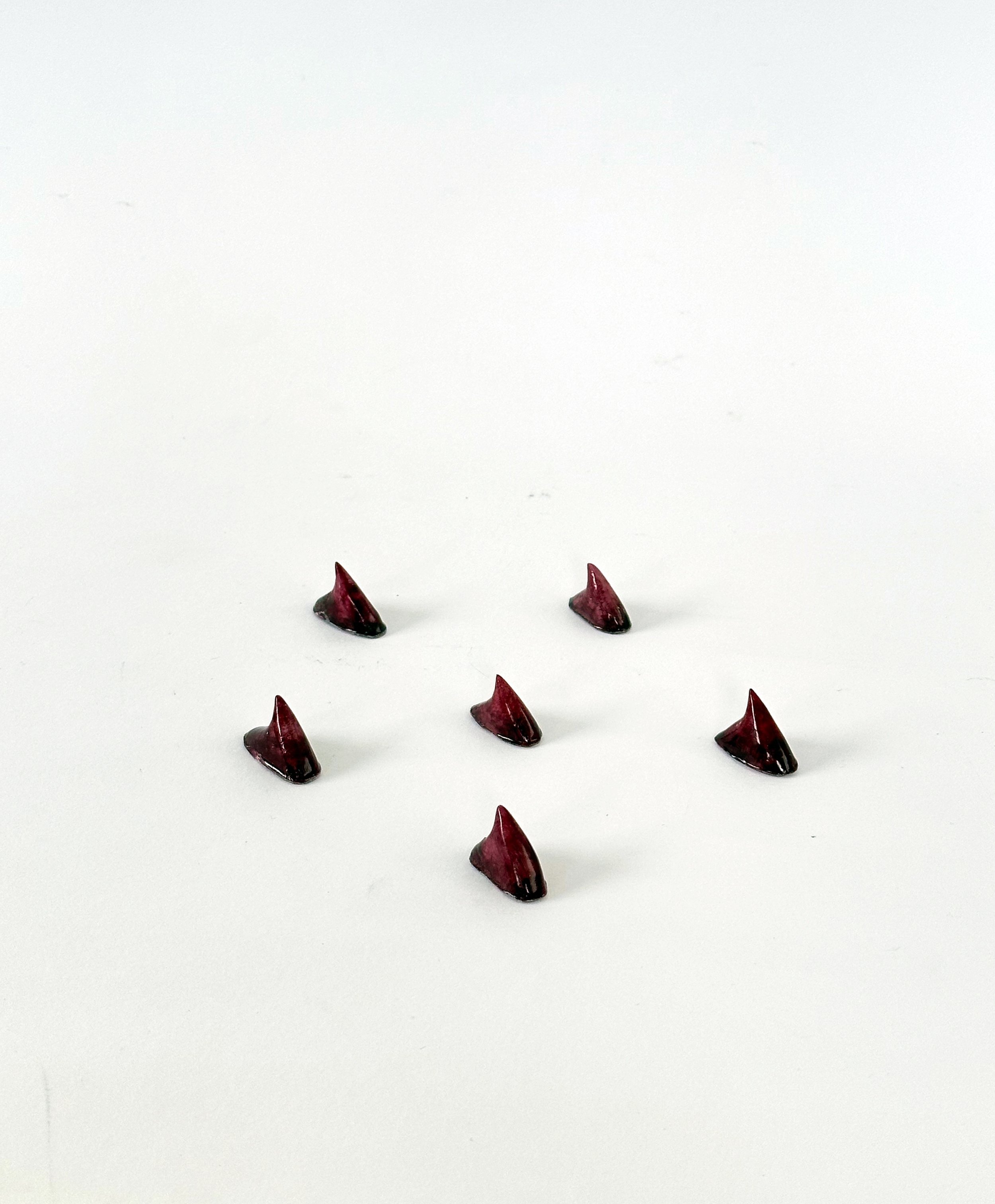Espinas, 2026. Pasta polimérica, gouache, resina.jpg