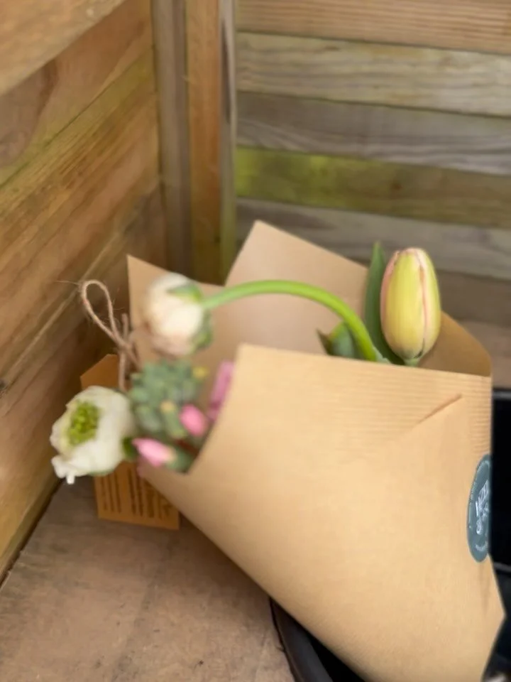 My HEART. March 2026 in the garden is looking like ranunculus (normal and butterfly varieties 🥹🥹), scented stocks, gorgeous tulips, Icelandic poppies, summer snowflakes, bluebells&hellip; beauty.