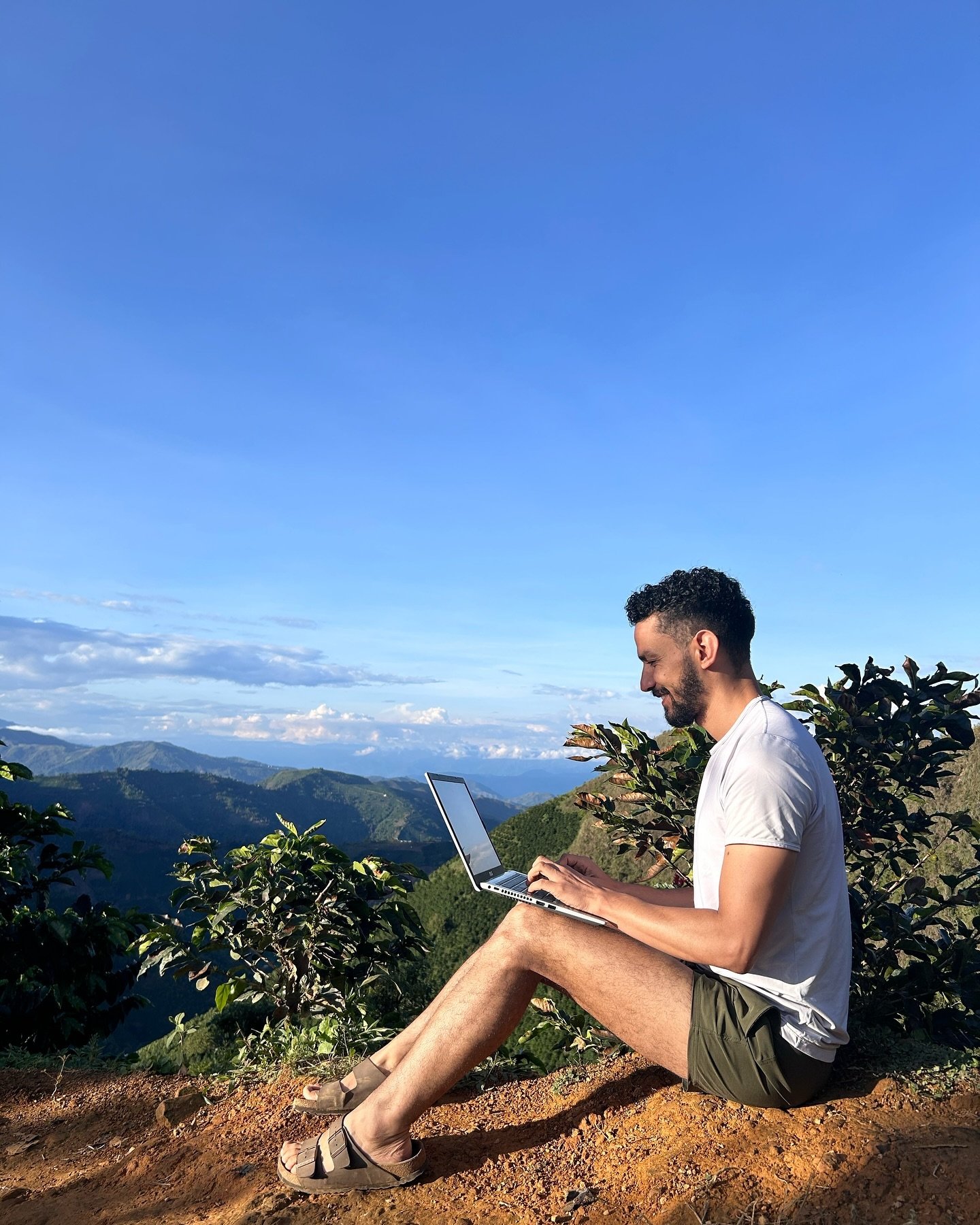 These have been difficult times for me😔, so I have been away reflecting, analysing, and trying to see life as I have always done; with joy and optimism, because even in those difficult moments I do my work with love, with dedication and with a smile