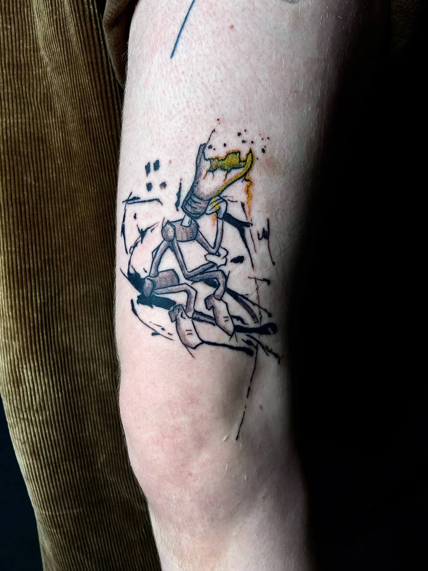 Gyro Gearloose&lsquo;s little helper. 
This sketchy tattoo brought back a lot of memories from my childhood! What was your favourite cartoon when you were young?