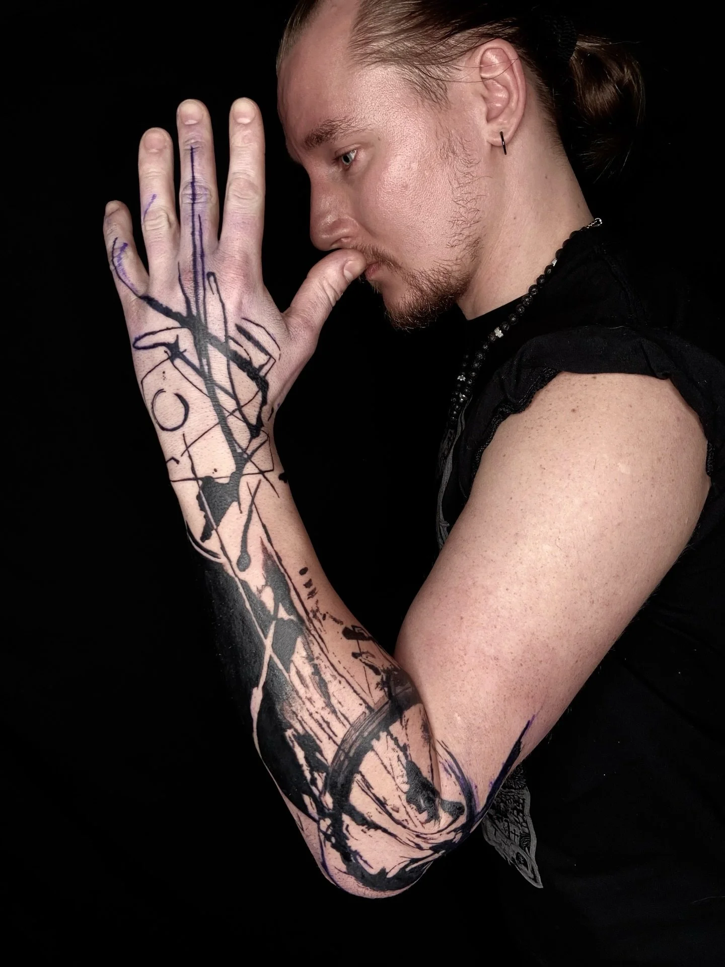 &ldquo;Not afraid of the night&rdquo;

Thank you so much J for making the trip to helsinki to get this abstract tattoo! Was a proper Viking session! 💪