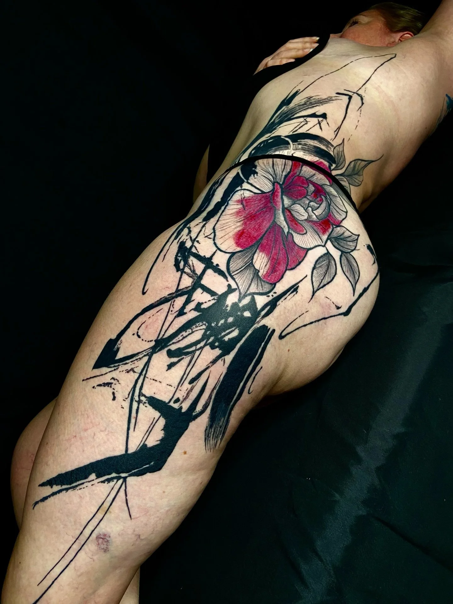 This was an awesome project! 
Absolutely love these large scale abstract pieces with a hint of floral and a splash of colour! 
(All blacks and shades healed. Colours fresh. )

Thank you for enduring this @tiiitsi 🙏🤗